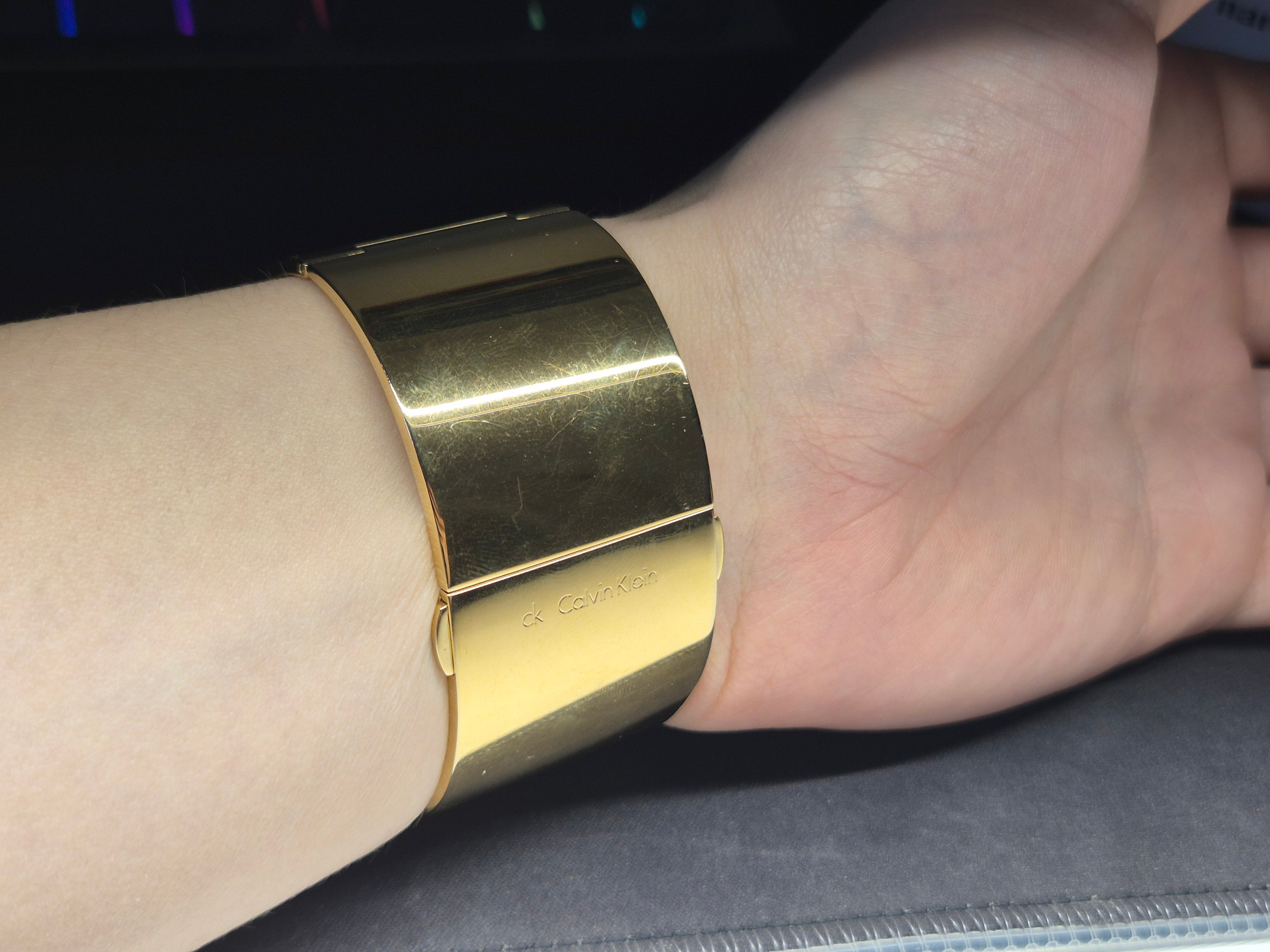Calvin Klein K34234-00 Damen Cuff Uhr – Edelstahl, Gold, Gut, Batterie nötig