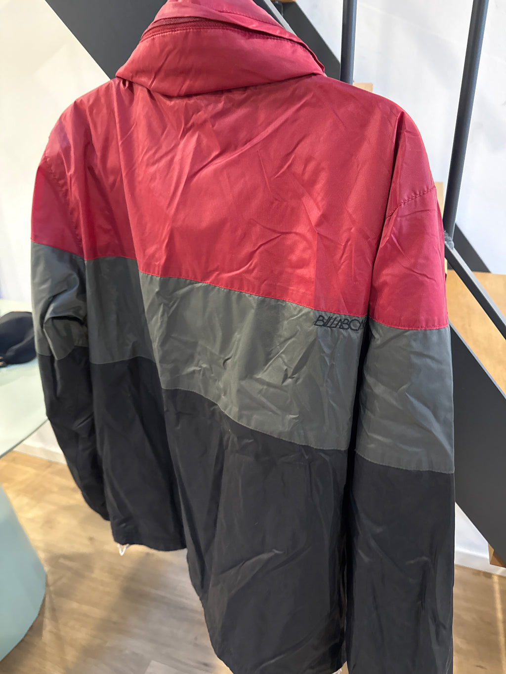 Billabong Color Block Jacke – Polyamid, Rot/Schwarz/Grau, Größe S, guter Zustand