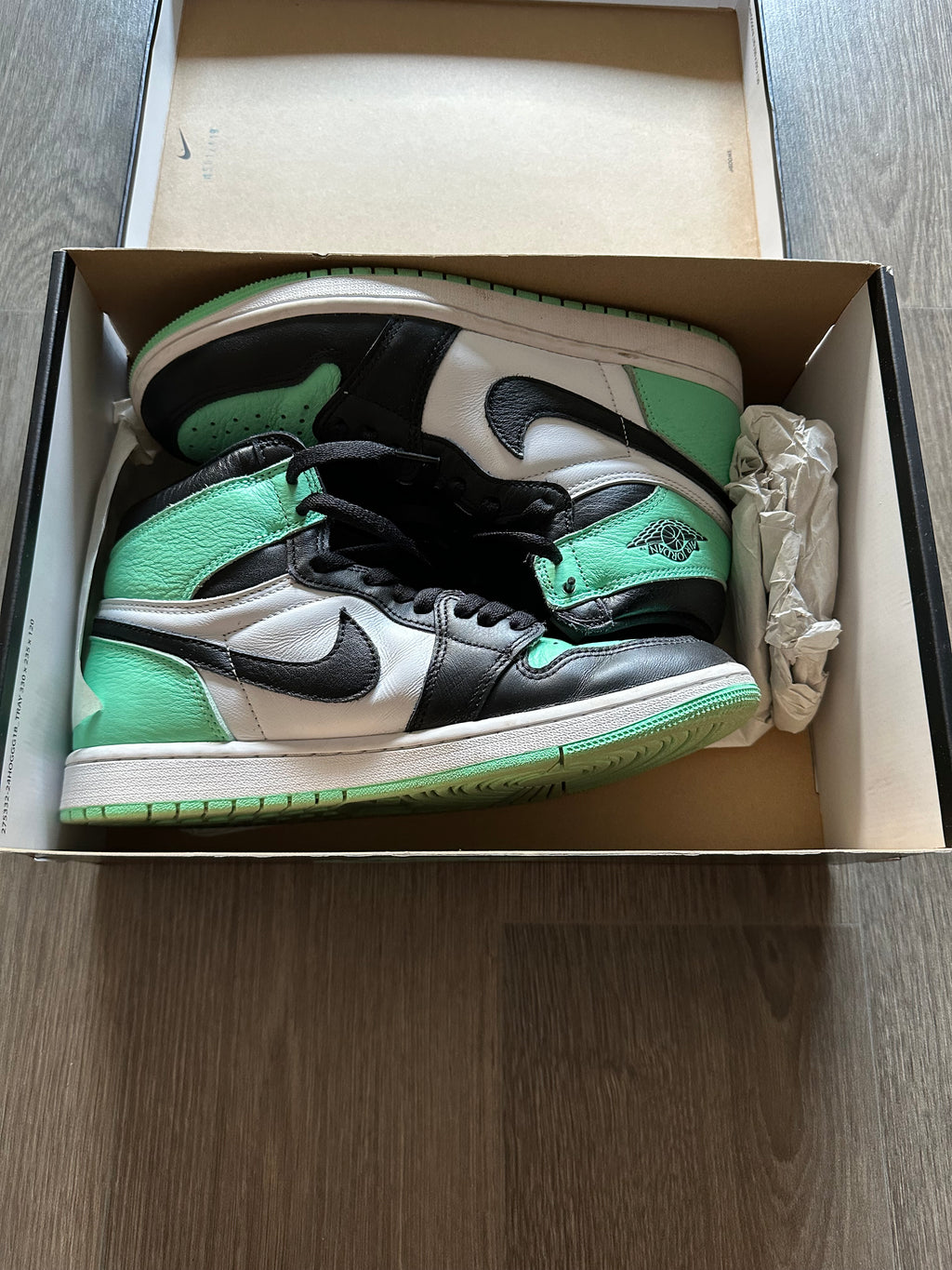 Nike Air Jordan 1 High OG “Green Glow” - EU42 / US8.5 - Very Good