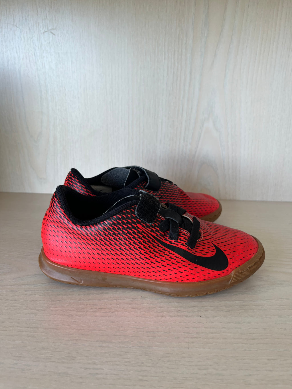 Nike Jr. BravataX II IC Hallenschuhe Rot/Schwarz EU 30.5 | Gebraucht