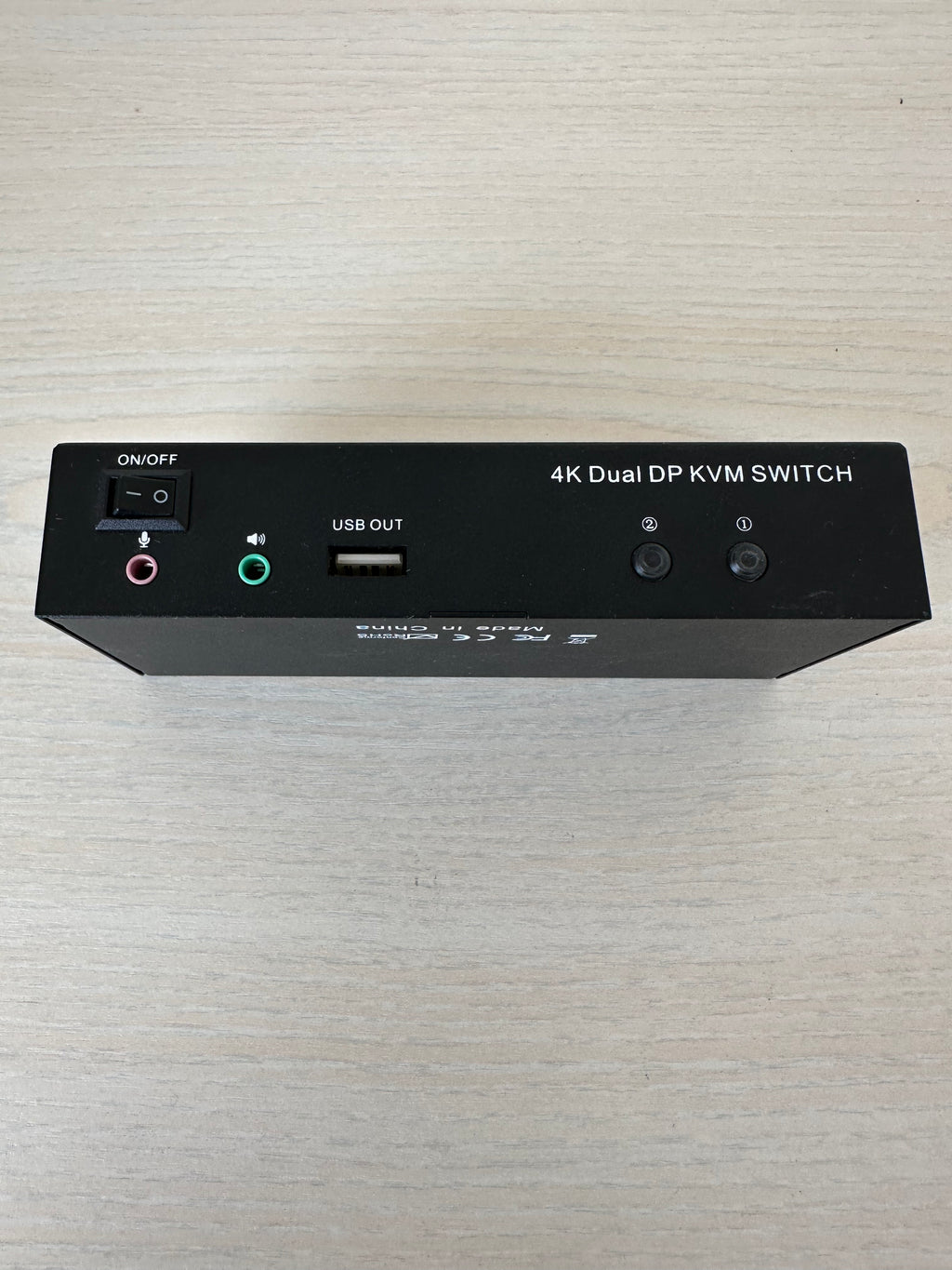 4K Dual DisplayPort 2x2 KVM Switch USB Audio Schwarz Kompakt Sehr Gut