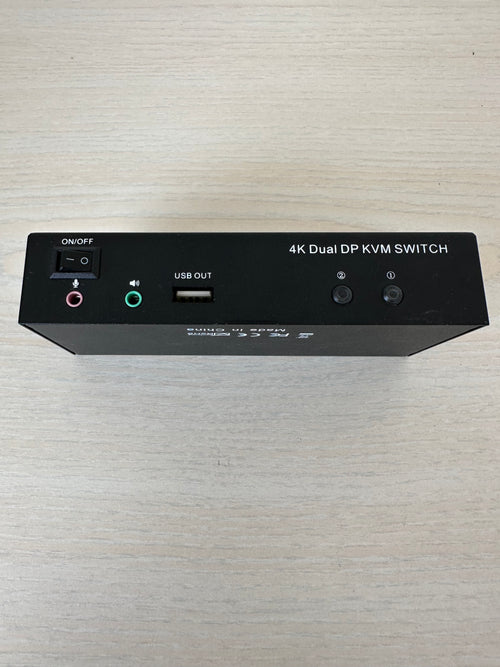 4K Dual DisplayPort 2x2 KVM Switch USB Audio Schwarz Kompakt Sehr Gut