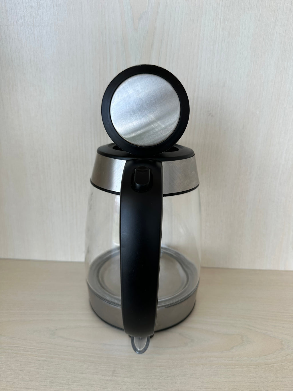 Koenic Kettle K17 – Glas, 1,7L, Silber/Schwarz, Sehr guter Zustand