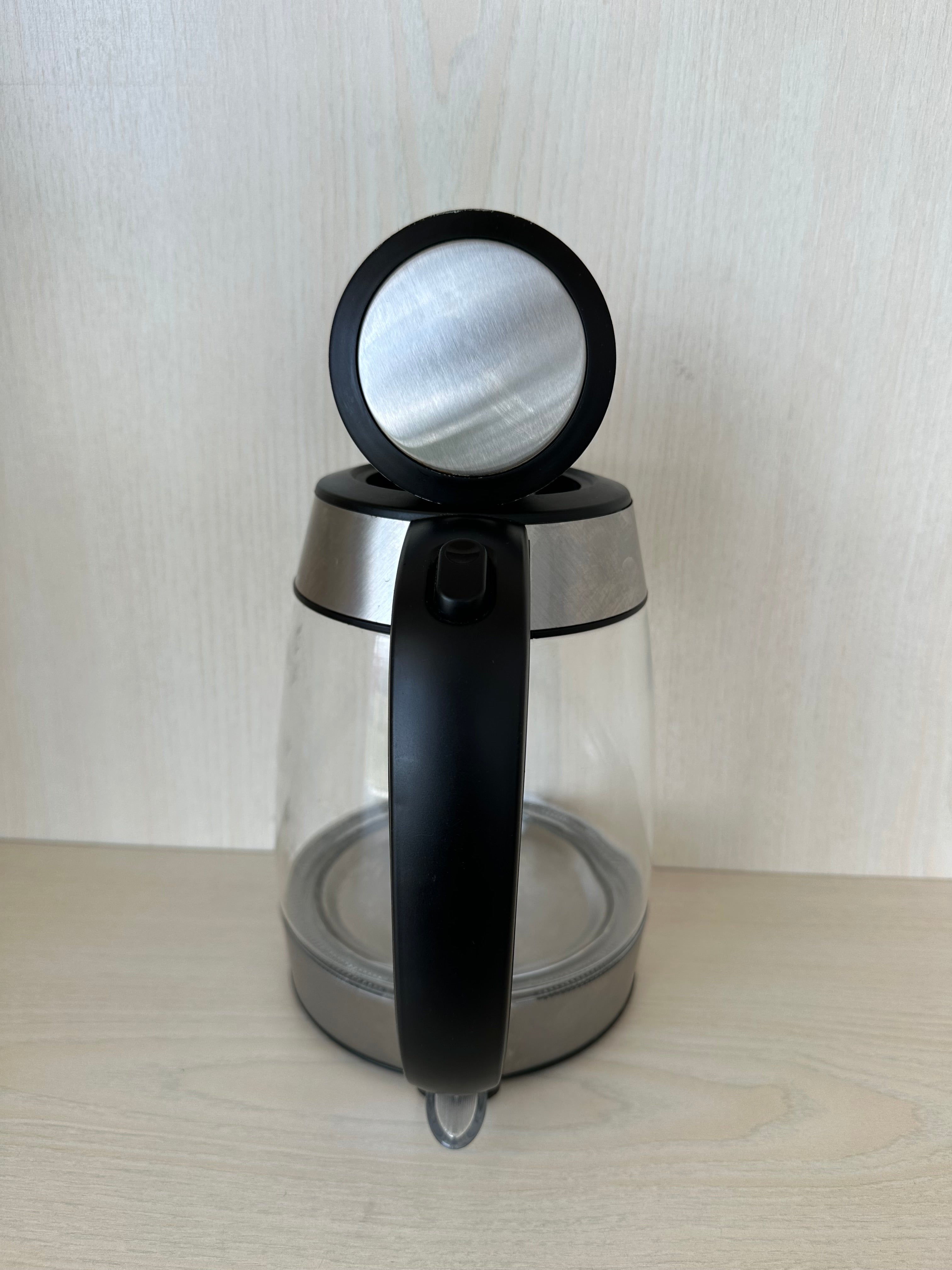 Koenic Kettle K17 – Glas, 1,7L, Silber/Schwarz, Sehr guter Zustand