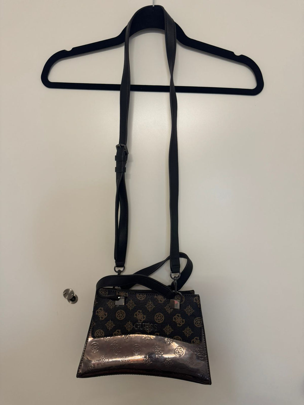 Guess Dalma 4G Logo Crossbody – Medium, Black/Brown, Like New, Faux Leather