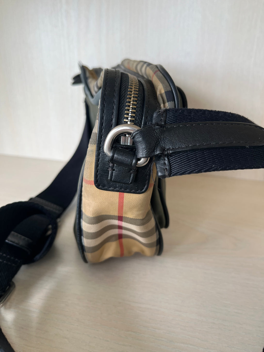 Burberry Camero Party Nylon Tasche – Olive/House Check, Medium, Zustand: Stark genutzt