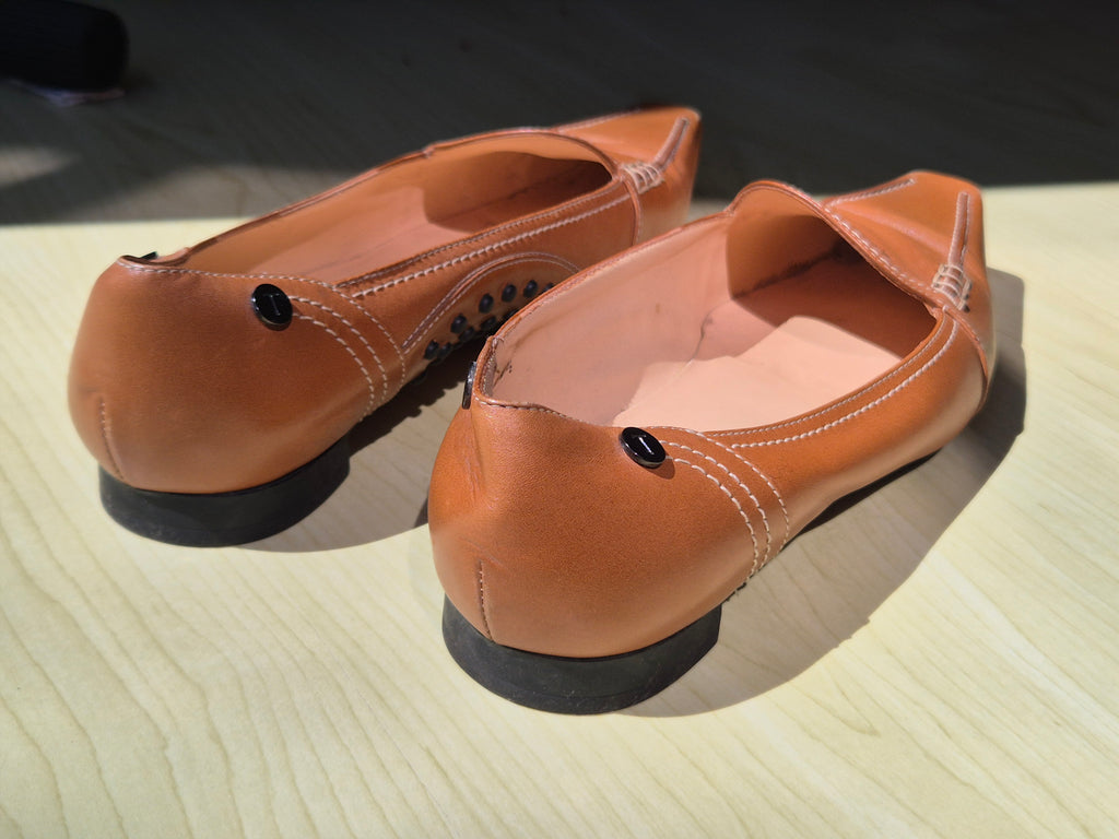 Tod’s Women’s Leather Loafers Tan EU 39.5 Square Toe w/ Dust Bag Good Condition