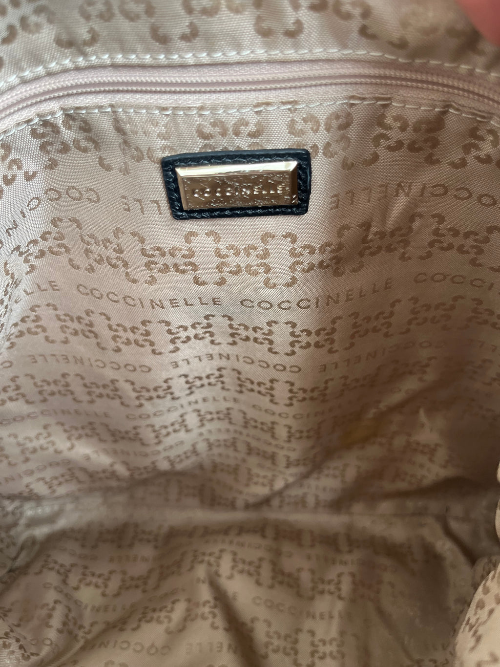 Coccinelle Schultertasche Schwarz Leder Mittel – Sehr Guter Zustand