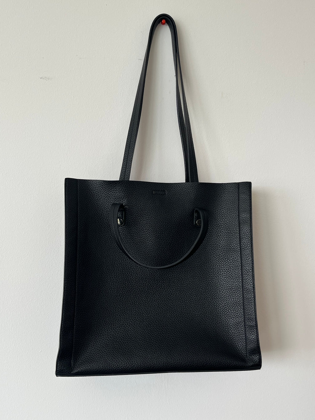 Even&Odd Reversible Tote Large Leder schwarz/rot – sehr gut