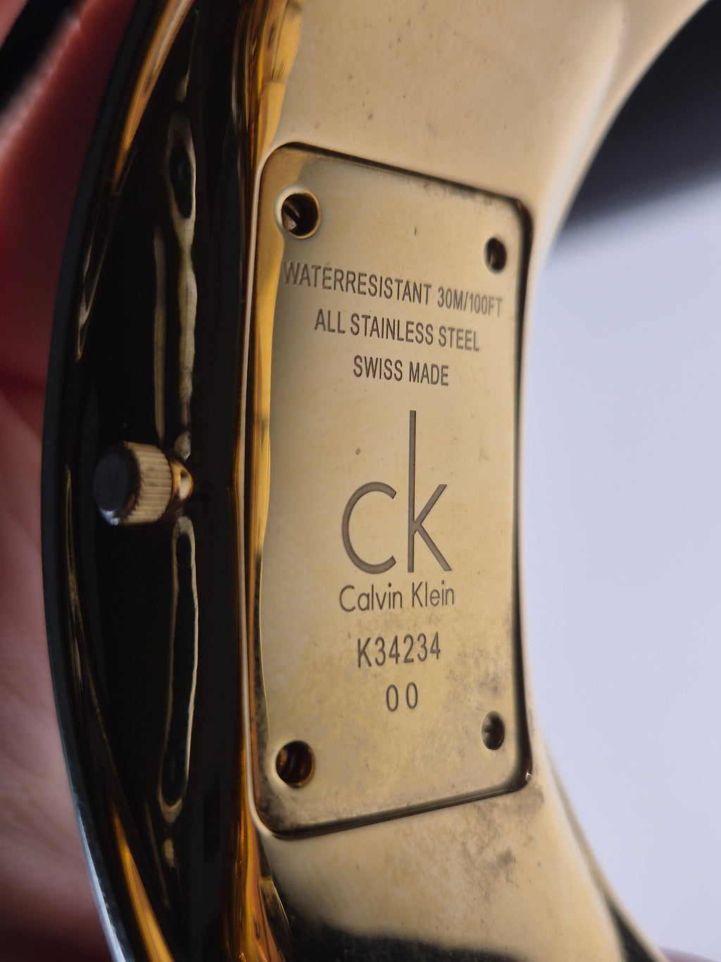 Calvin Klein K34234-00 Damen Cuff Uhr – Edelstahl, Gold, Gut, Batterie nötig