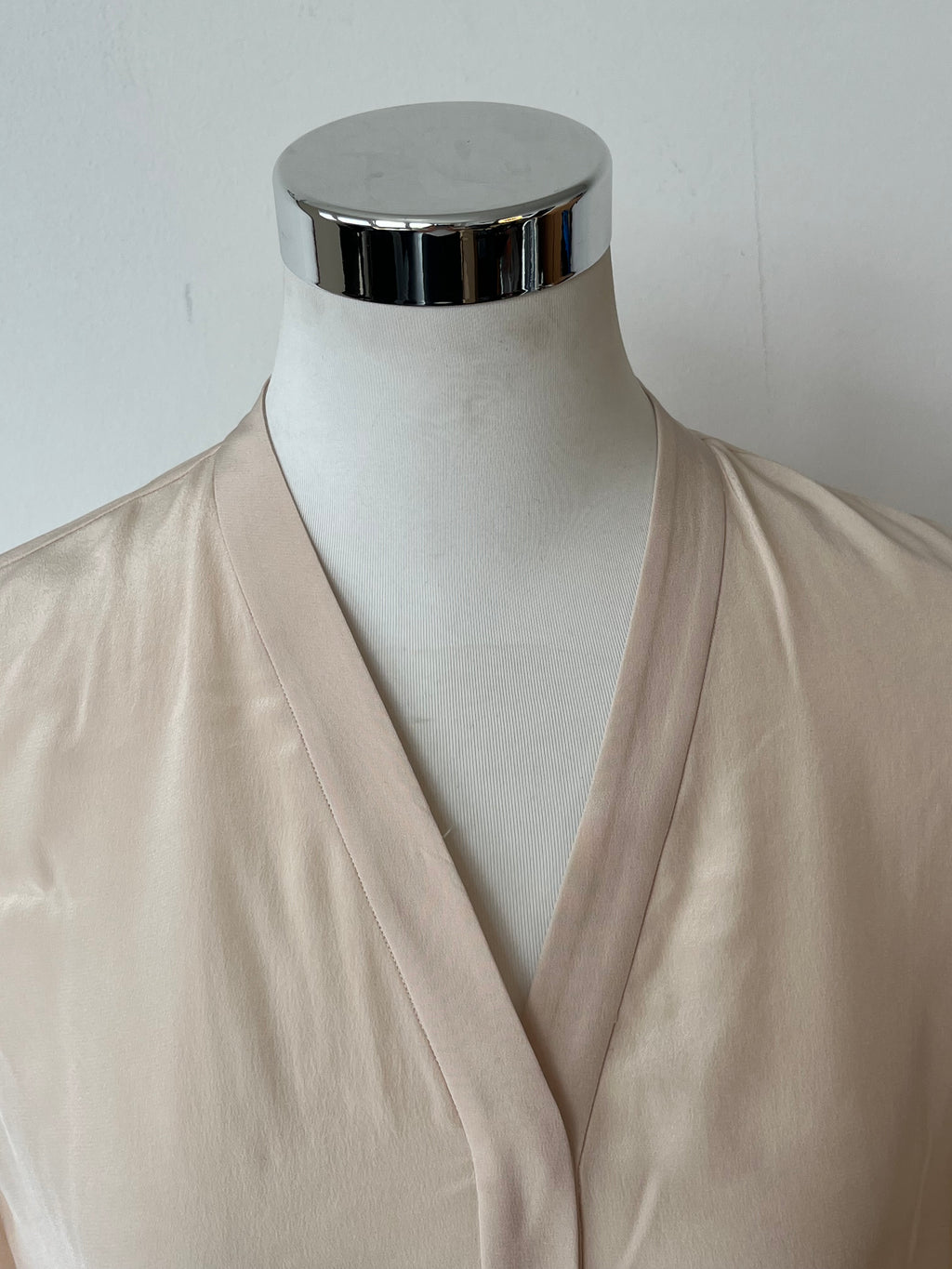 Massimo Dutti Classic V-Neck Blouse Ivory EU 38 Very Good Condition