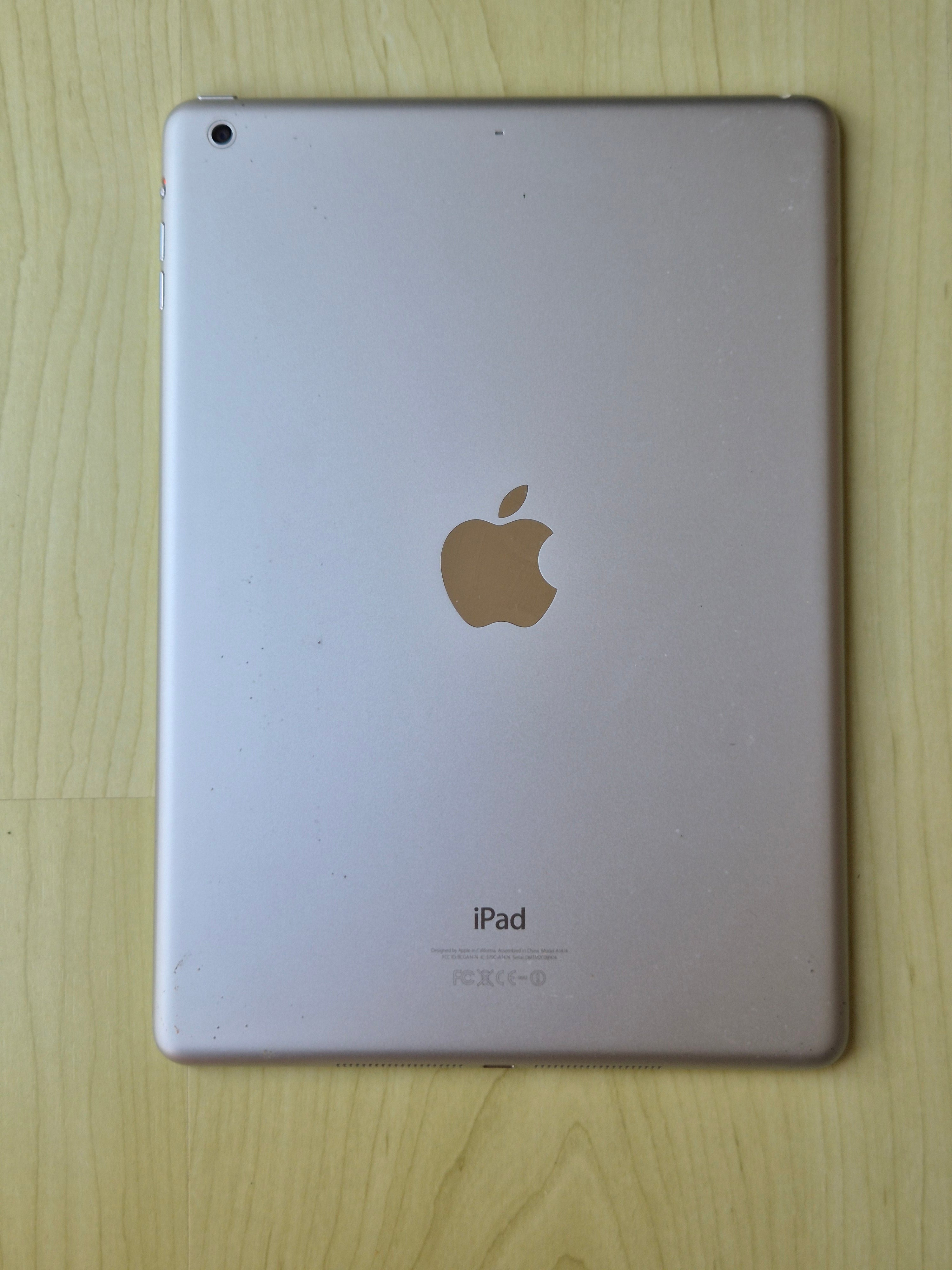 Apple iPad Air 1. Gen 16GB Wi-Fi Silber – Guter Zustand, mit Ladegerät