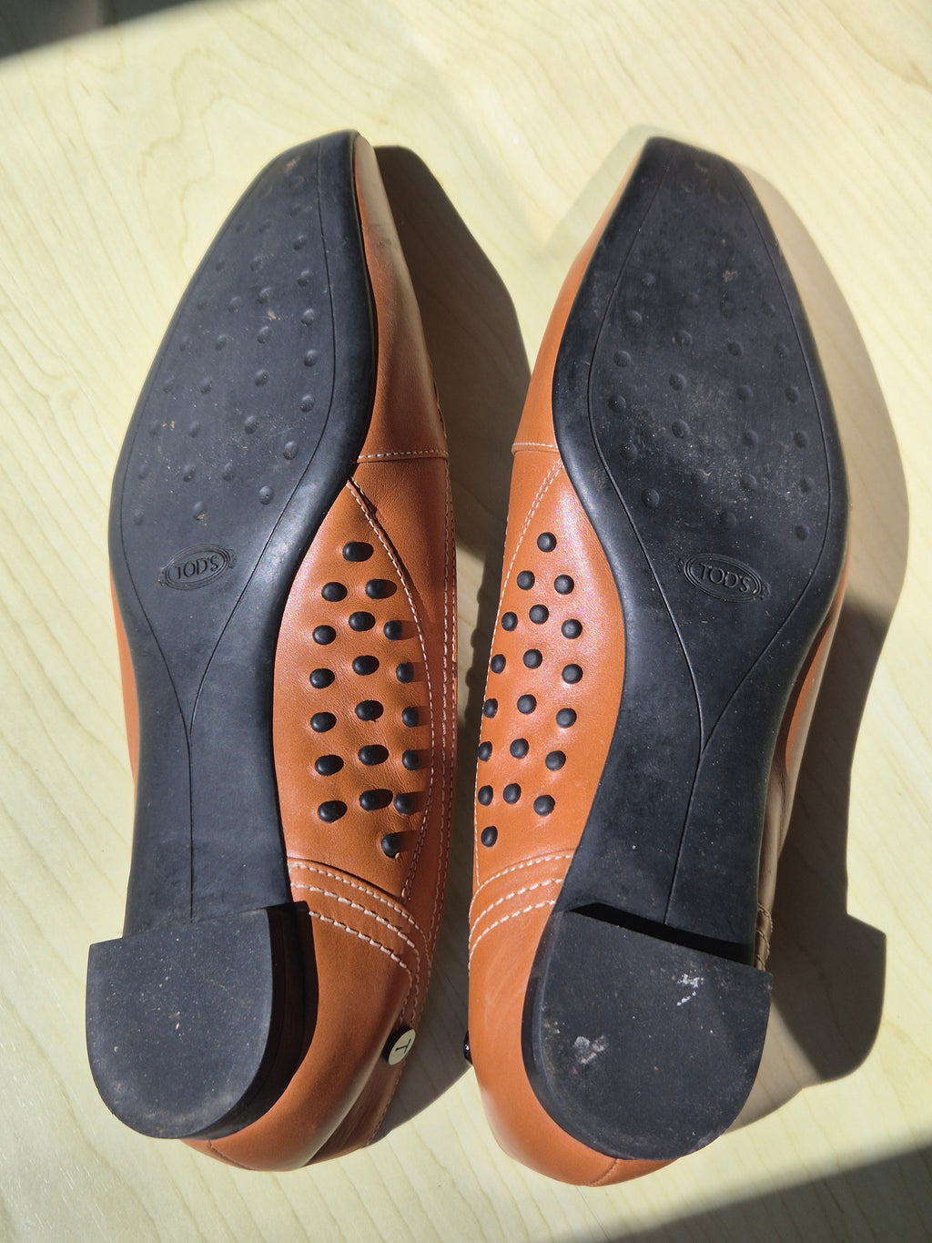 Tod’s Women’s Leather Loafers Tan EU 39.5 Square Toe w/ Dust Bag Good Condition