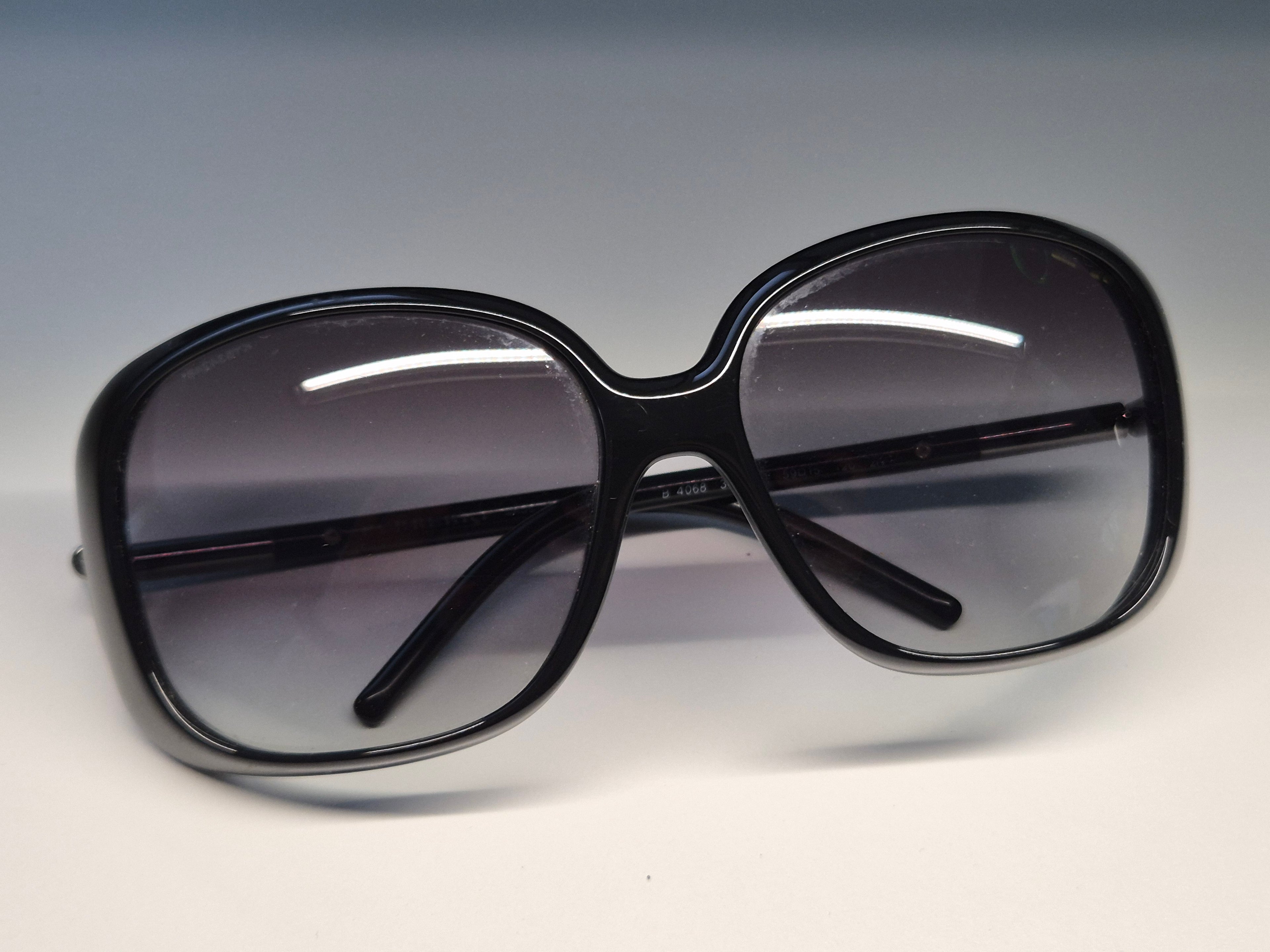 Burberry BE4104 Sunglasses, Black, Gradient Lenses, Acetate, 59-15, Good, Case