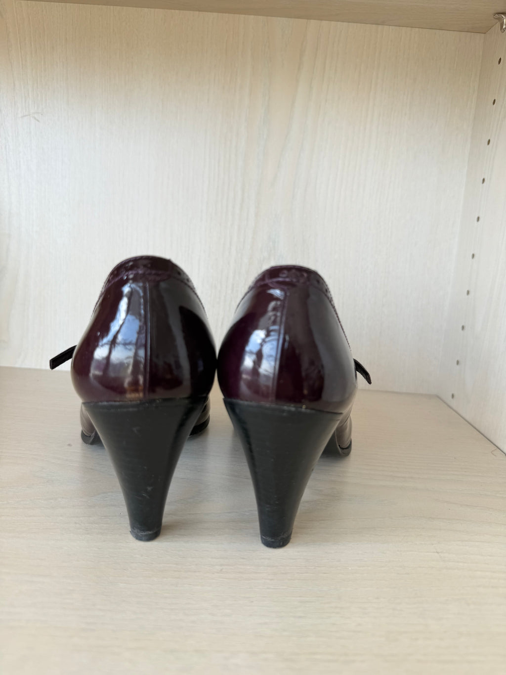 Balenciaga Paris Mary-Jane Pumps – Lackleder, Bordeaux, Gr. 38, Guter Zustand