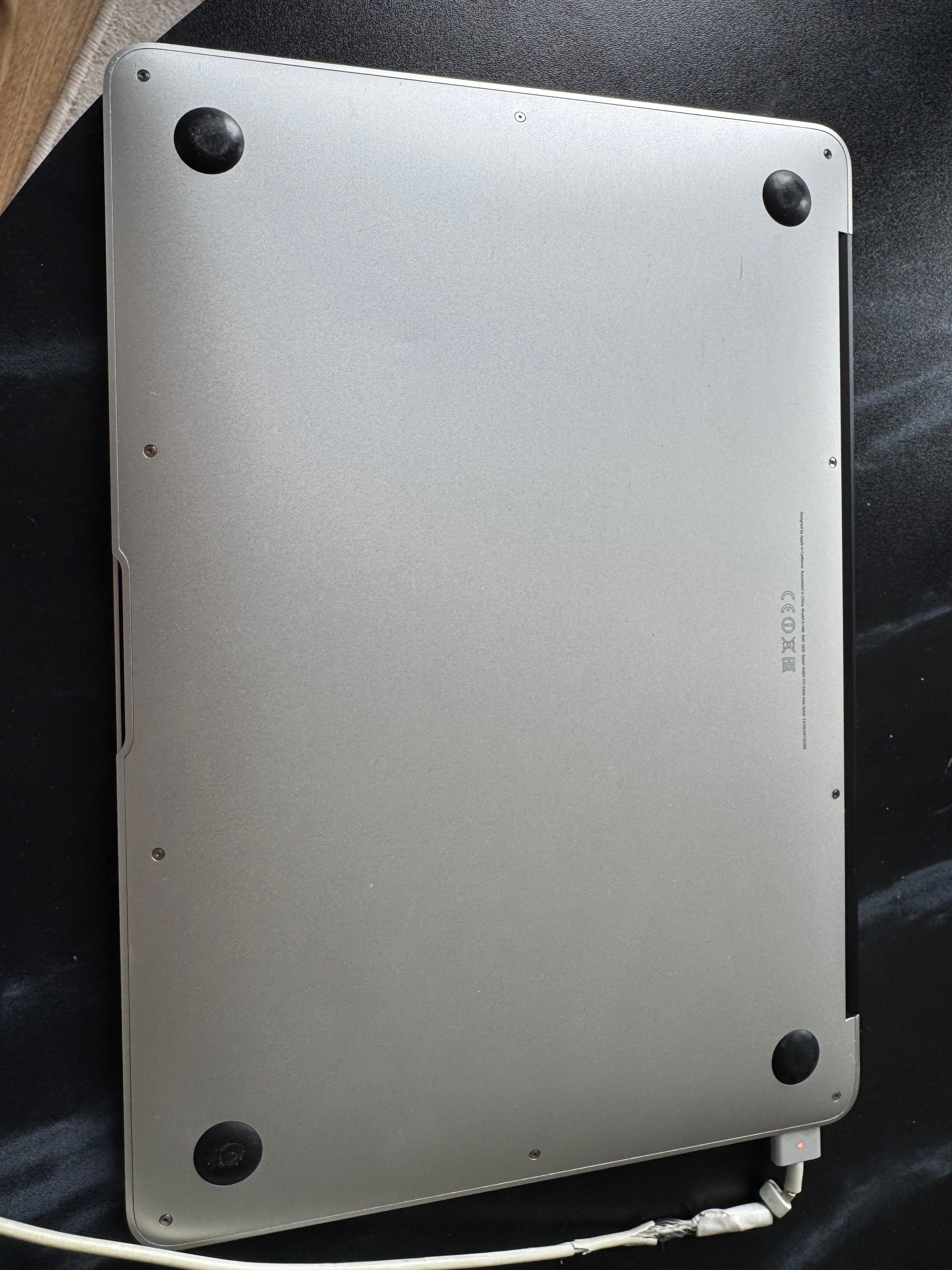 Apple MacBook Air 13 A1466 i5 8GB 256GB SSD Silber Normalzustand
