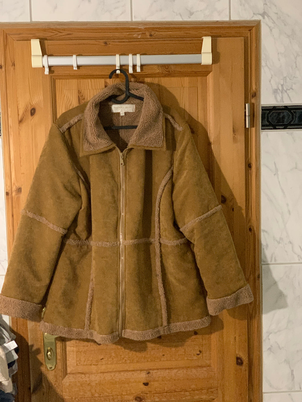 Vintage Marine Bleu Sheepskin Coat (L) – Caramel Brown, Good Condition