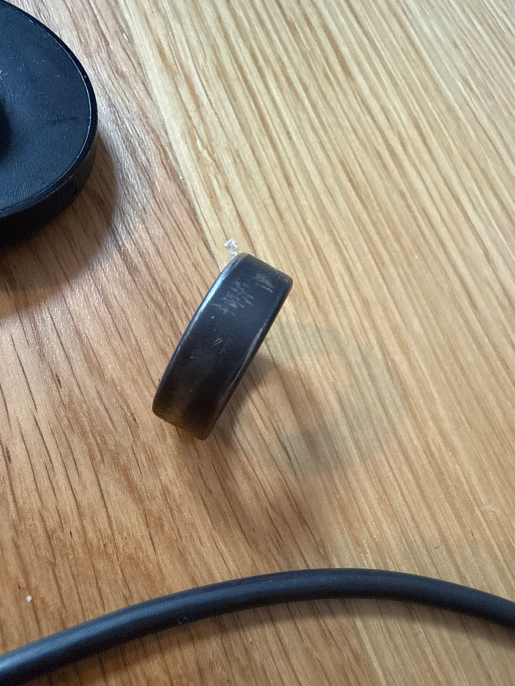 Oura Ring Gen 3 Heritage Schwarz Größe 8 Smart Ring mit Ladegerät, gebraucht