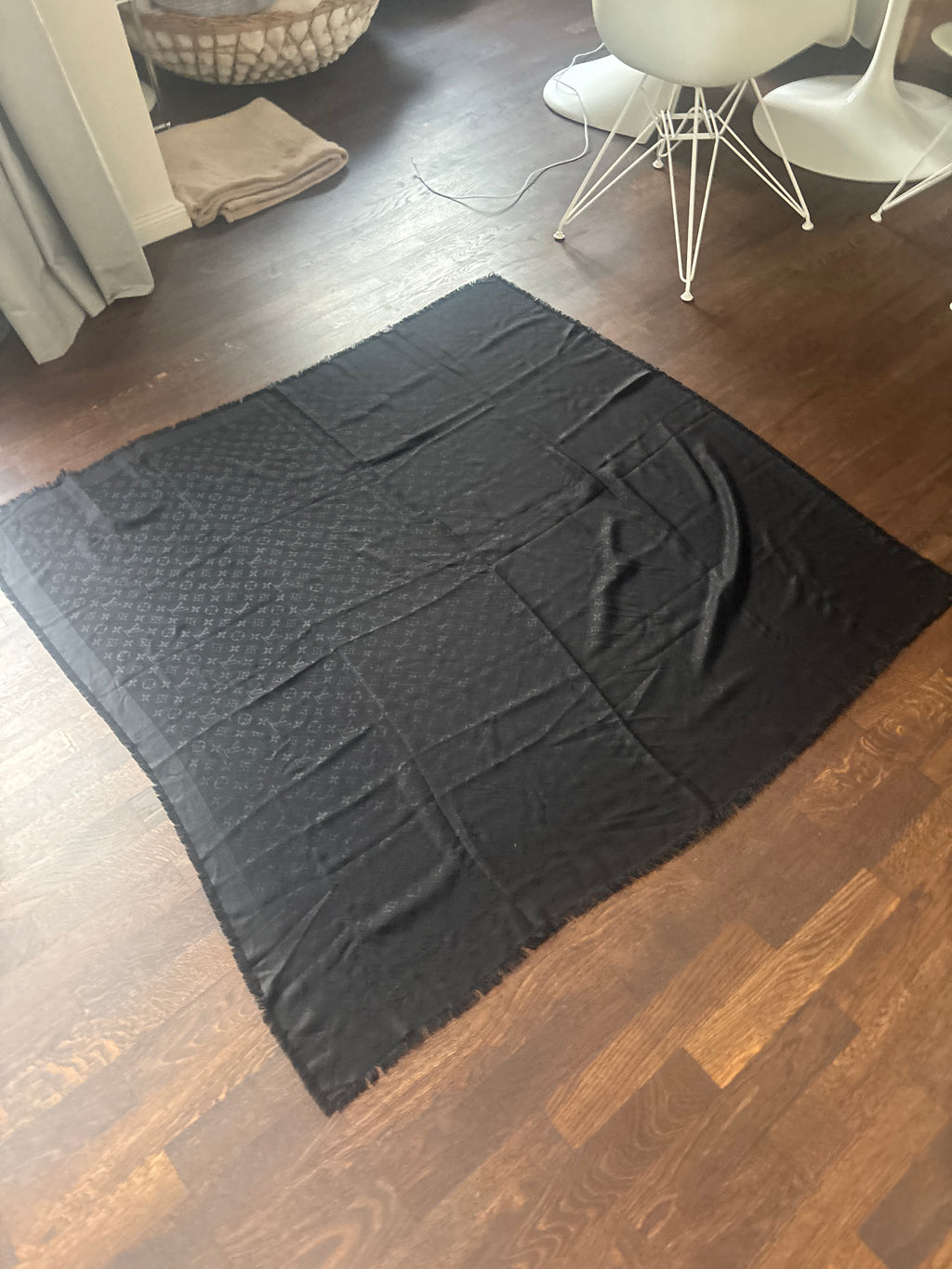 Louis Vuitton Monogram Shawl Schwarz – guter Zustand, ca. 142 x 142 cm