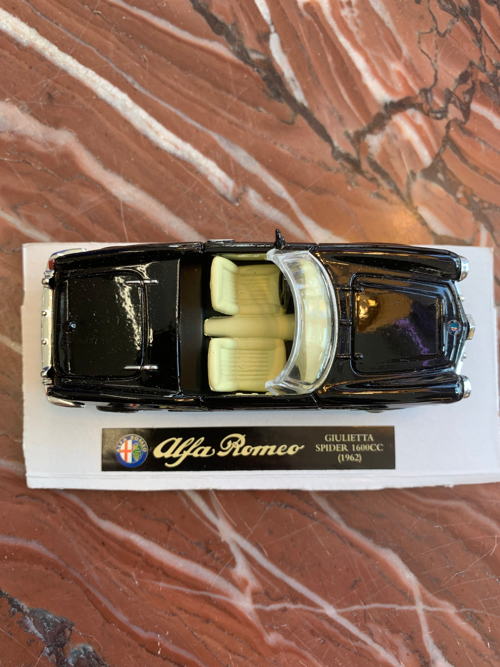 Alfa Romeo Giulietta Spider 1600cc Modellauto 1:43 schwarz, sehr guter Zustand