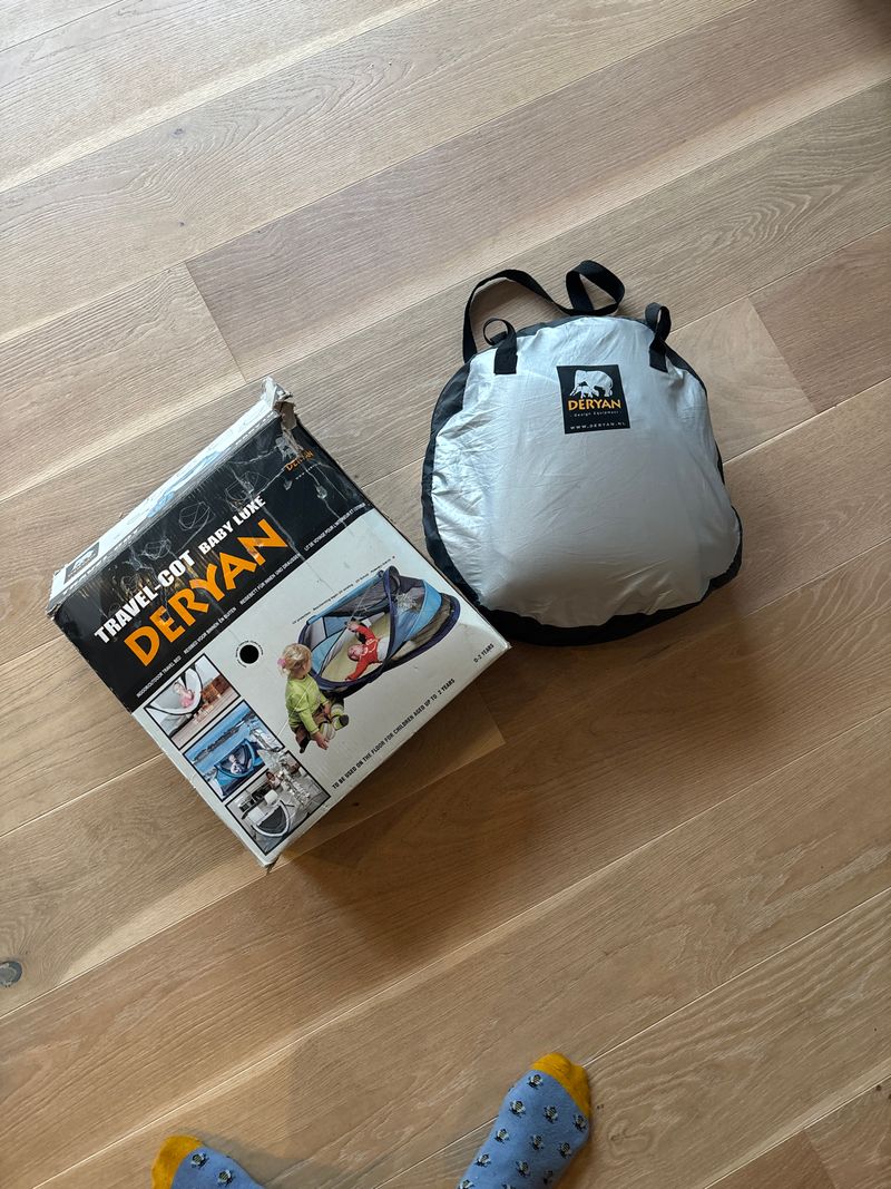 DERYAN Baby Luxe Reisebett/Zelt, 0-2 J., Silber, Sehr guter Zustand