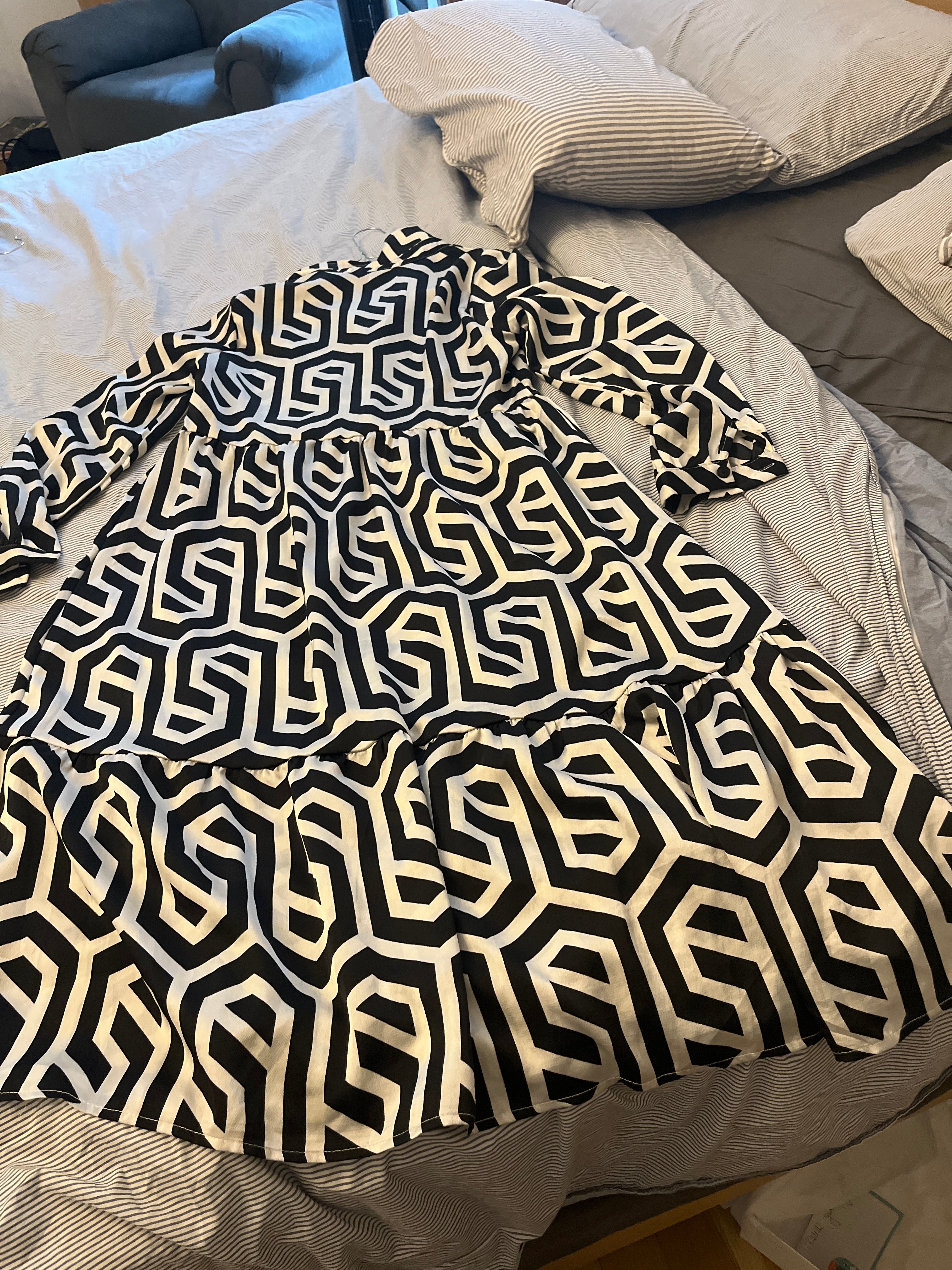 AMY & CLO geometric midi dress S – black/white, like new