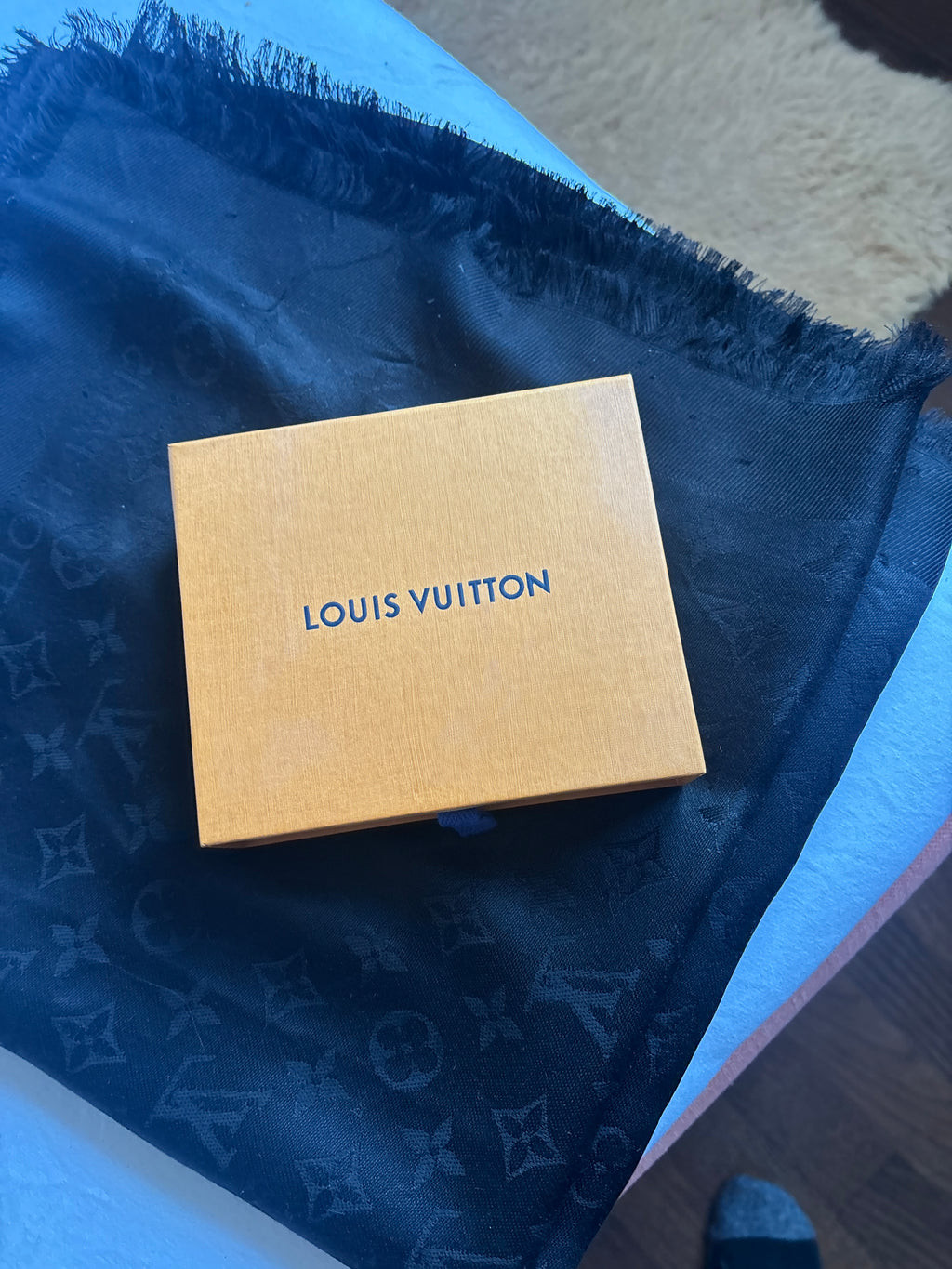 Louis Vuitton Monogram Shawl Schwarz – guter Zustand, ca. 142 x 142 cm