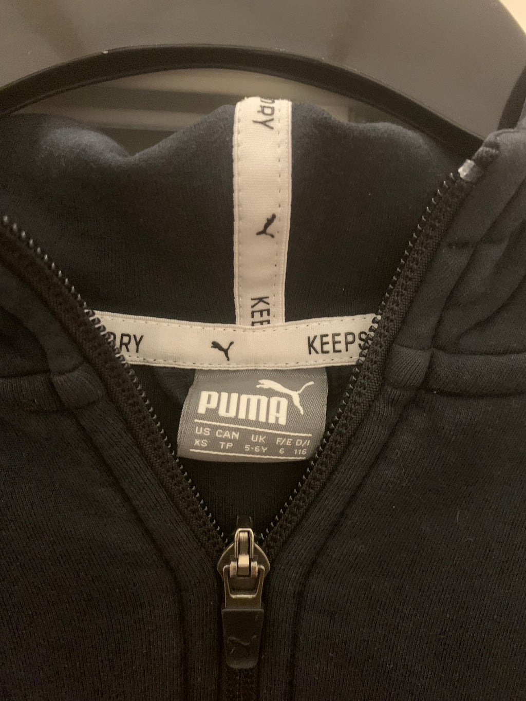 Puma Kinder Track Jacket XS (116) – Schwarz, guter Zustand