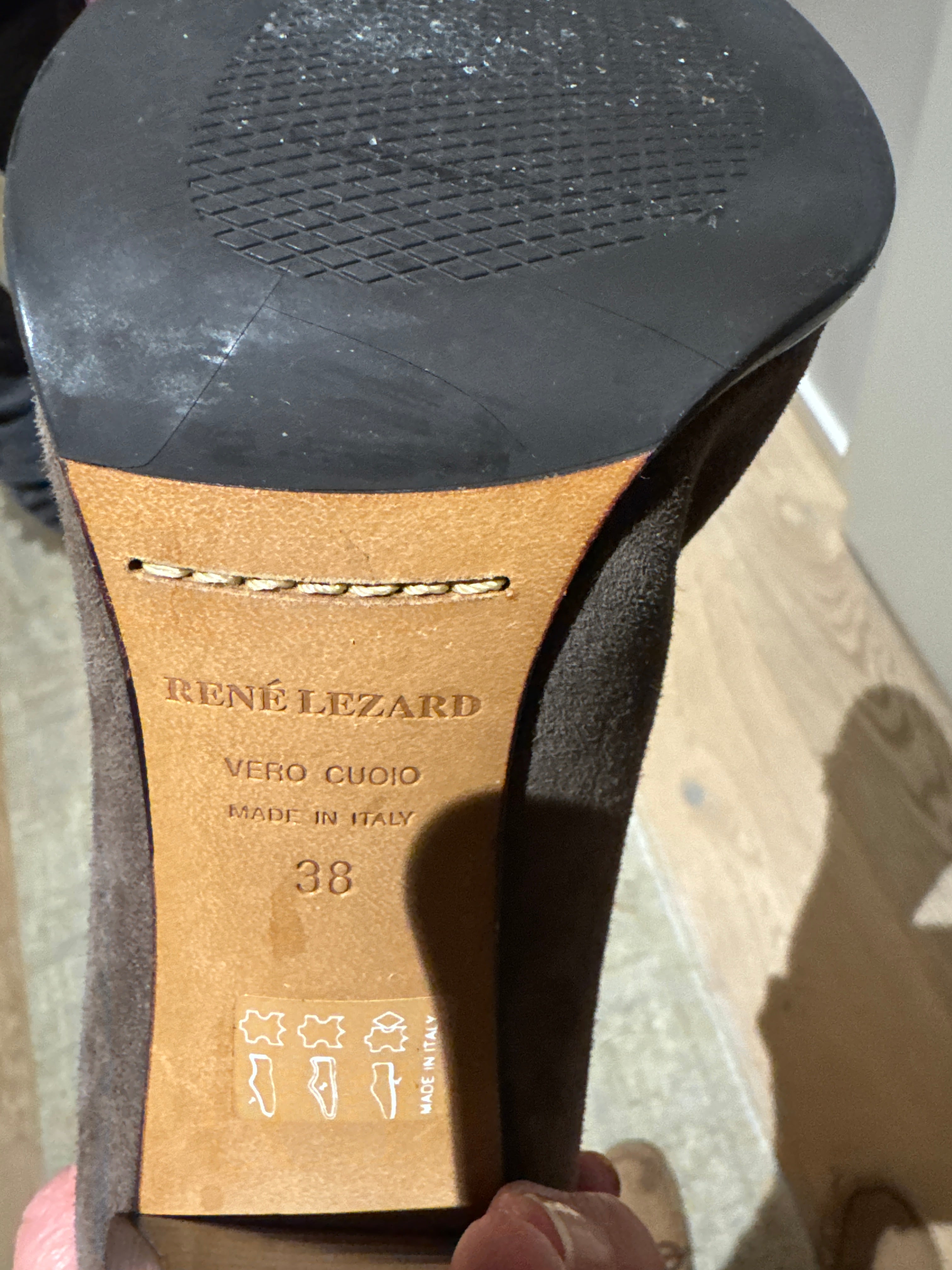 René Lezard chocolate brown suede pumps, size 38 EU / 7 US, made in Italy, good