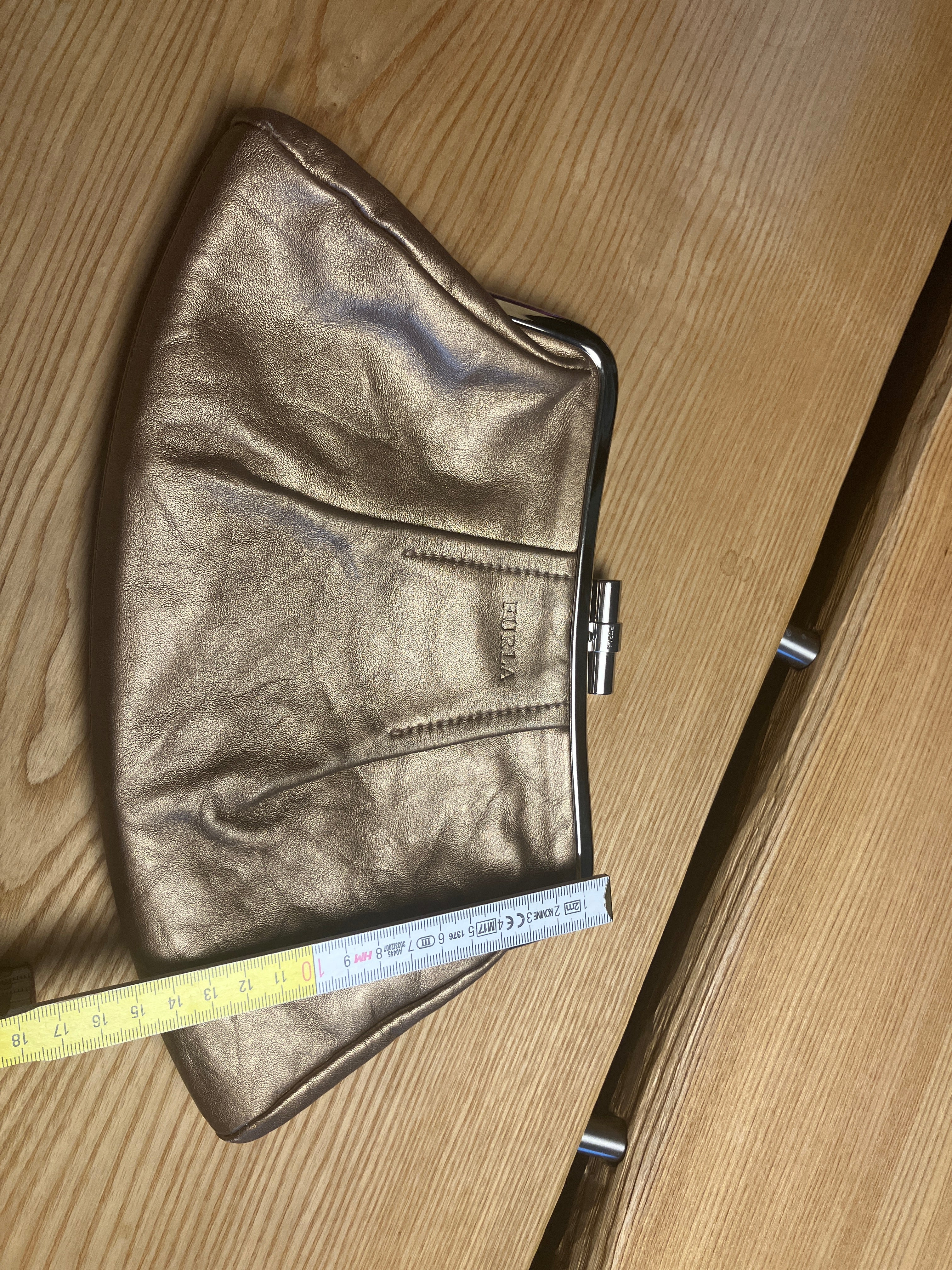 Furla Metallic Bronze Leder Clutch 25cm Kiss-Lock, Zustand Gut
