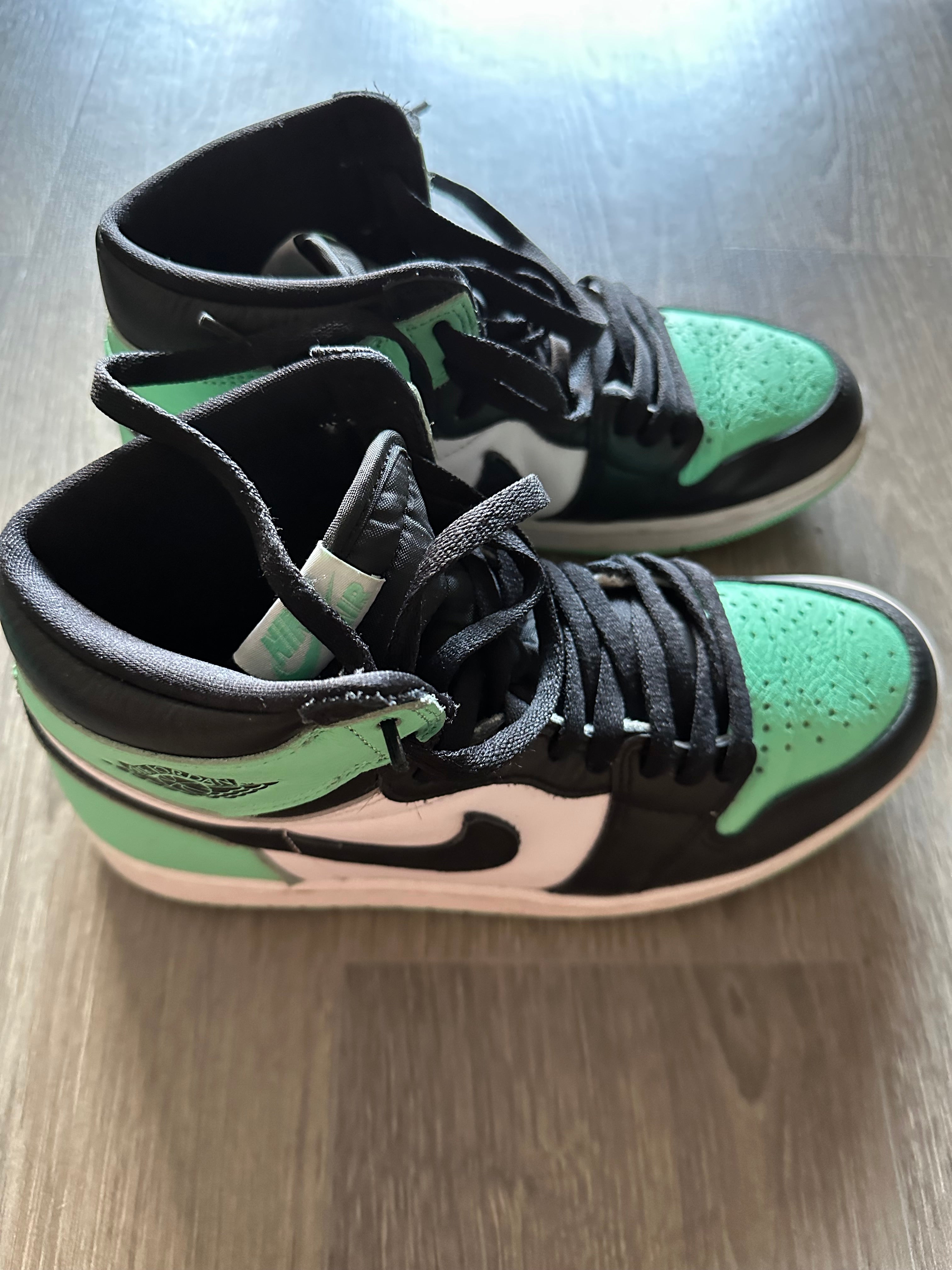 Nike Air Jordan 1 High OG “Green Glow” - EU42 / US8.5 - Very Good
