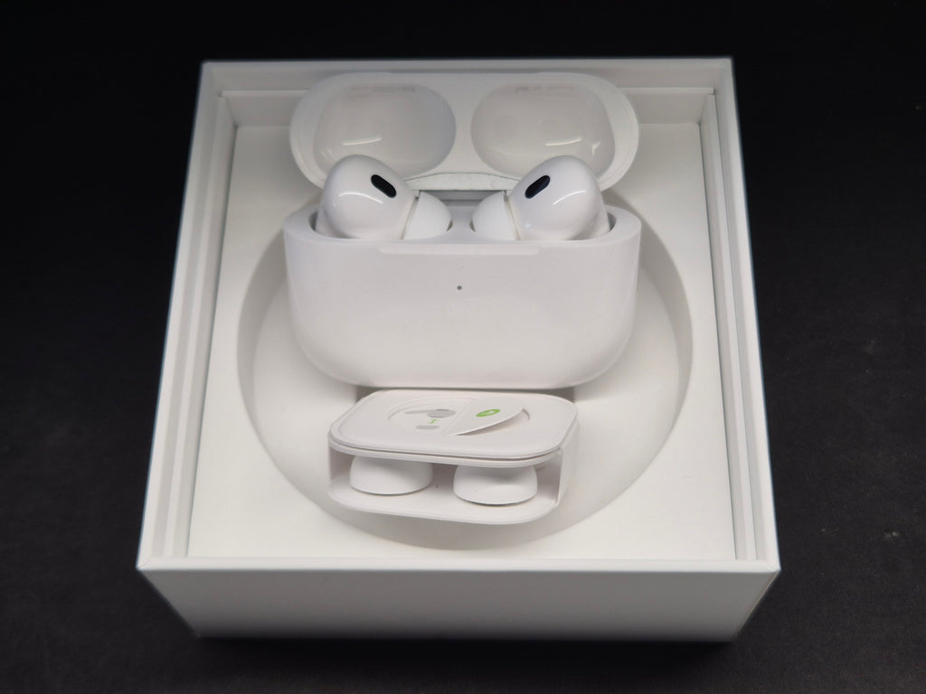 Apple AirPods Pro 2nd Gen White MagSafe Case Good Condition + Extra Ear Tips