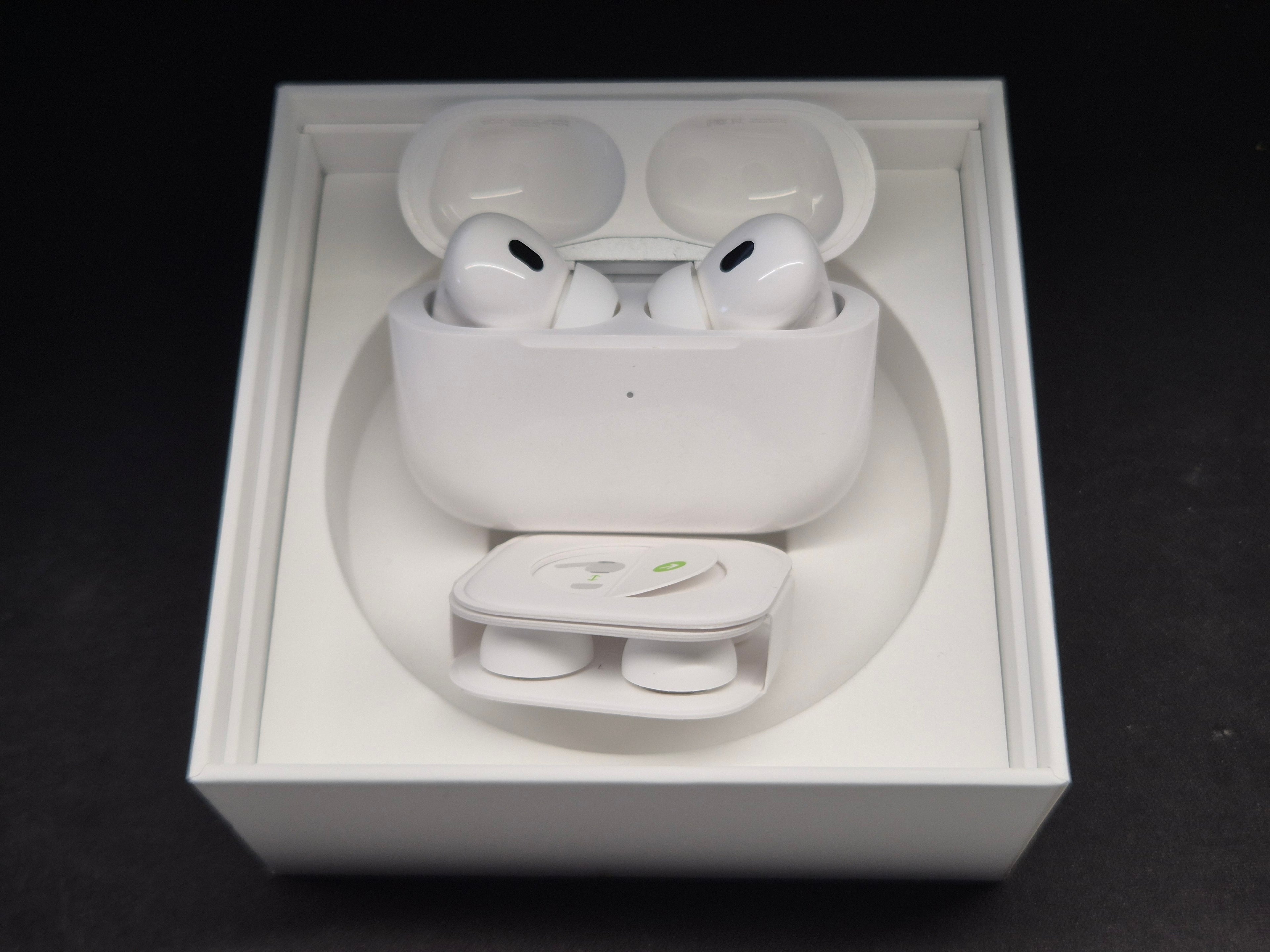 Apple AirPods Pro 2nd Gen White MagSafe Case Good Condition + Extra Ear Tips