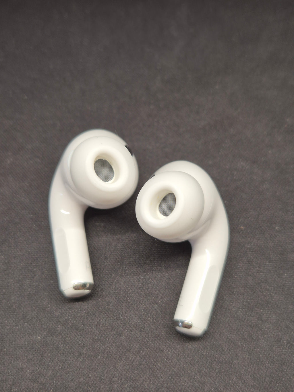 Apple AirPods Pro 2nd Gen White MagSafe Case Good Condition + Extra Ear Tips
