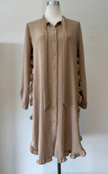 TUĞBA Oversized Rüschen Hemdblusenkleid – Beige, Größe 40, Sehr guter Zustand
