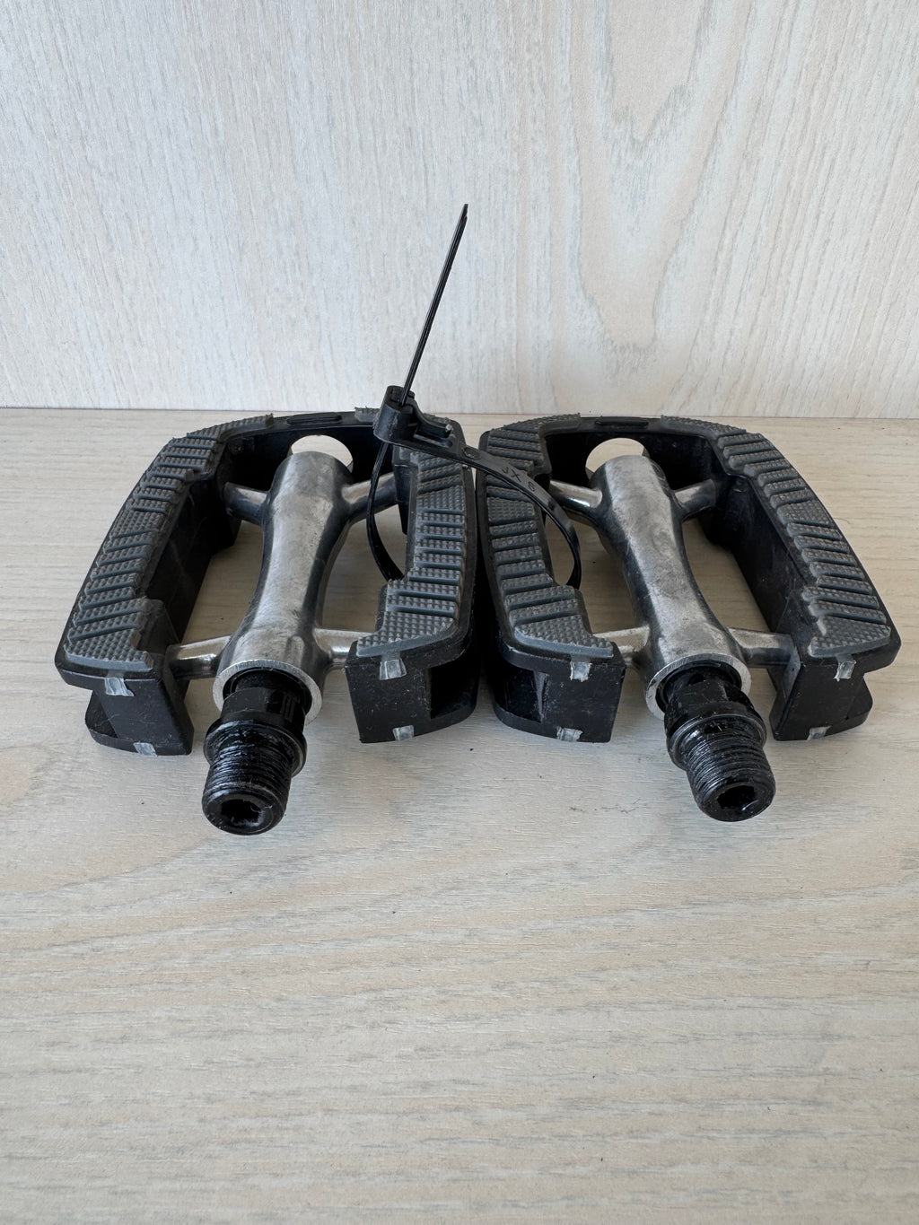 VP VP-191 Trekking Platform Pedals w/ Reflectors – Very Good Condition