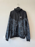 Nike Windrunner AOP Badland Jacke M Schwarz/Olive – Guter Zustand