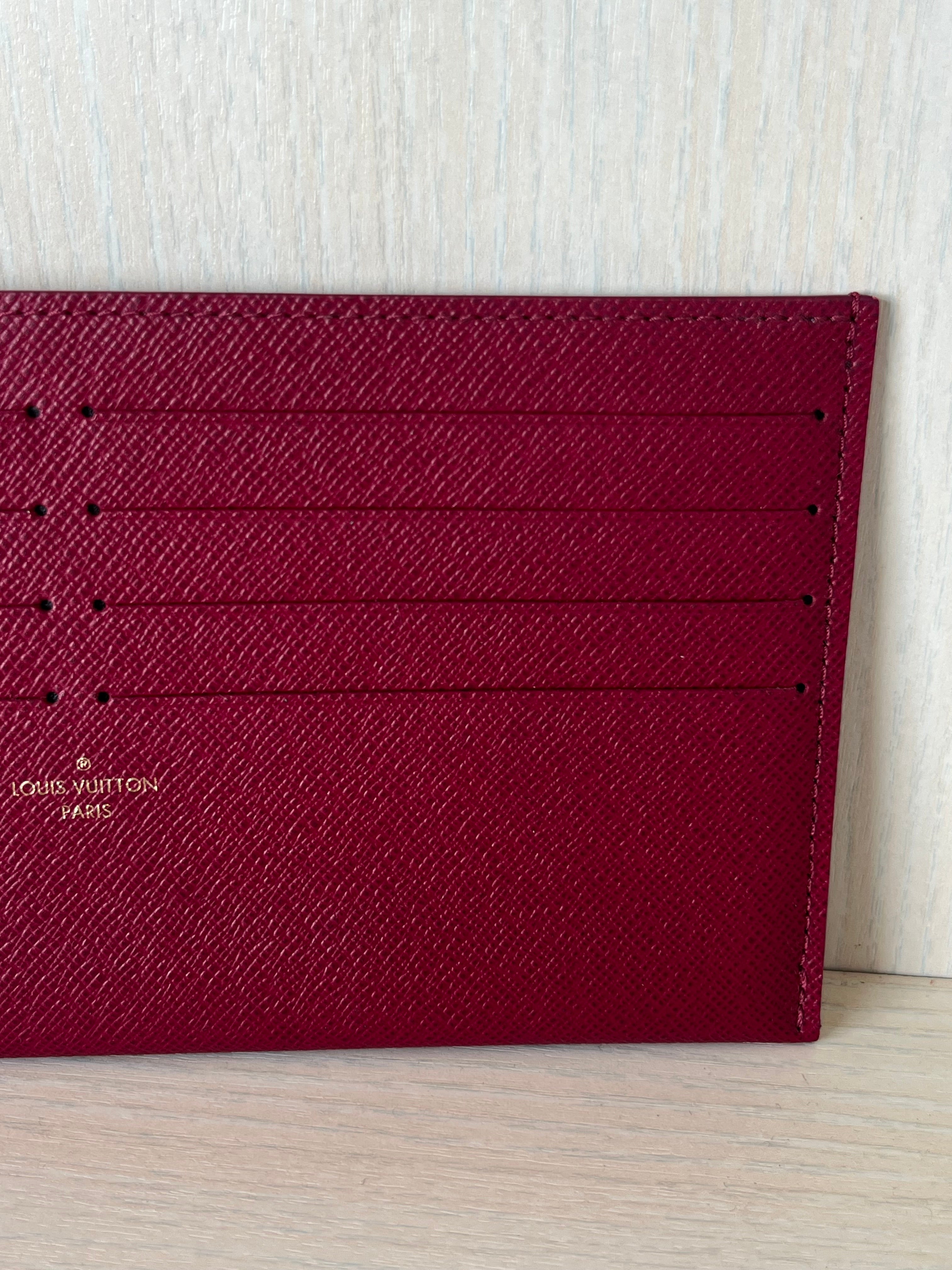 Louis Vuitton Fuchsia Epi Leder Long Wallet – 8 Kartenfächer, Wie Neu