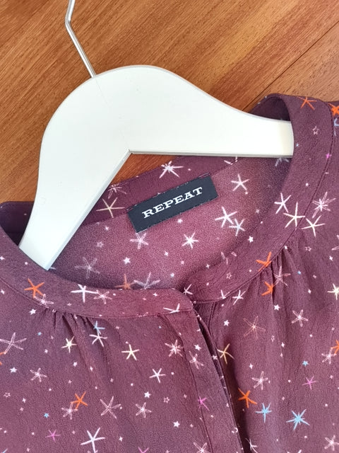 REPEAT Kleid – Sternenmuster, Bordeaux, Größe 36, sehr guter Zustand
