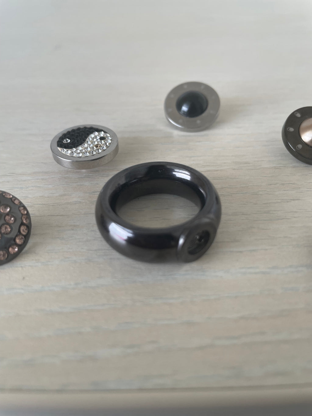 Pavo Real interchangeable ring, black steel + 6 tops, VG condition