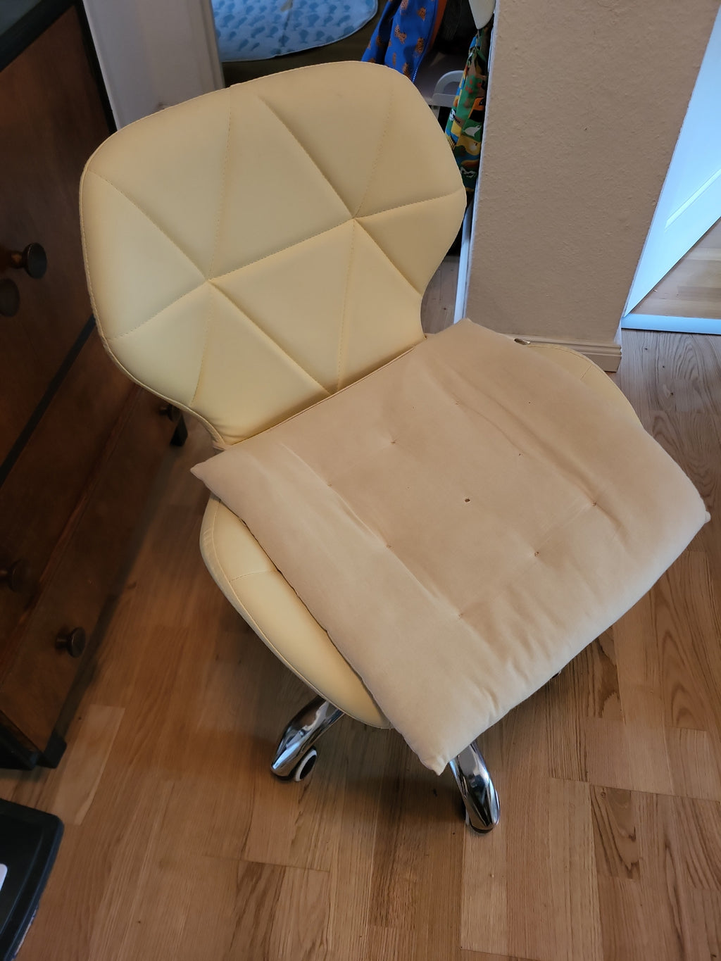 Charles Jacobs Drehstuhl Creme PU-Leder Chromfuß Standard Gebraucht