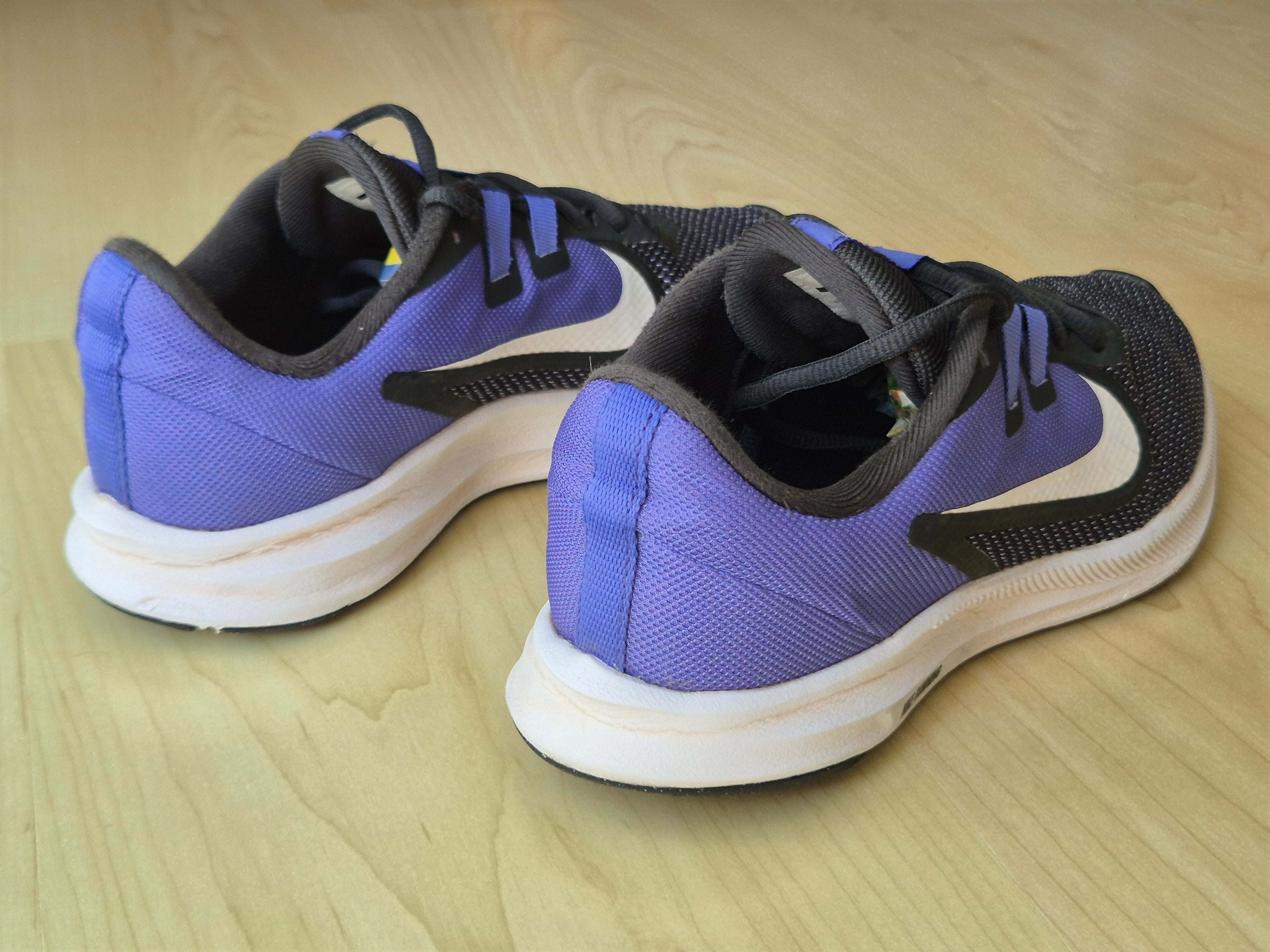 Nike Downshifter 9 Damen Laufschuhe, Schwarz/Blau, Gr. 40, Guter Zustand