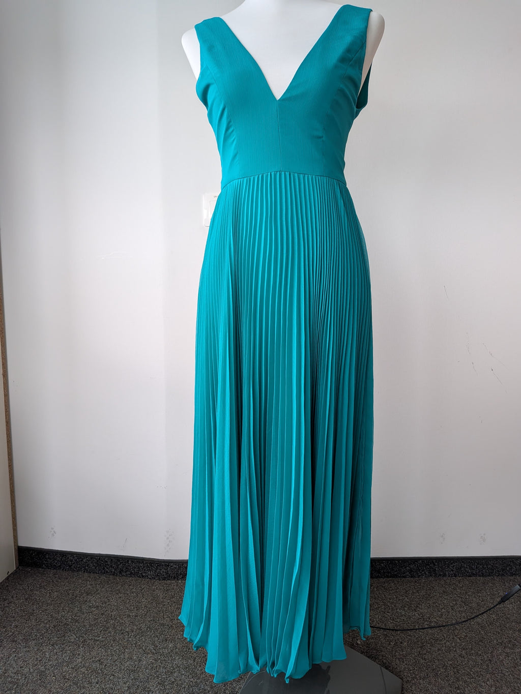 Alice + Olivia Sunniva Faltenkleid – Smaragdgrün, Midilänge, Guter Zustand