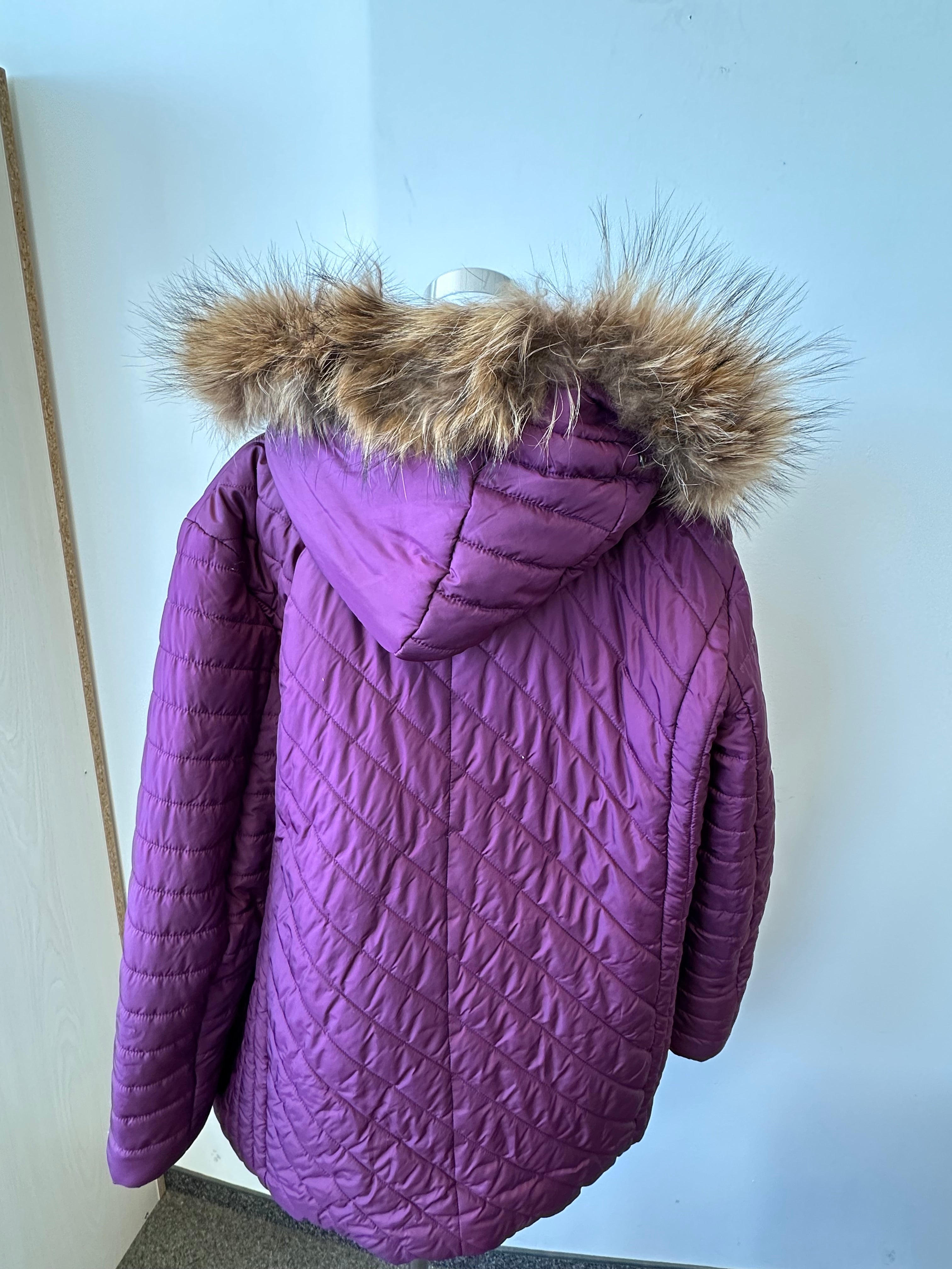 Windfield quilted winter coat, EU 48/UK 22, wine, faux-fur hood, like new