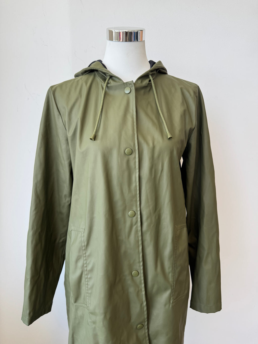 Jacqueline de Yong Regenmantel – Light Olive Green, Größe L, Sehr Gut