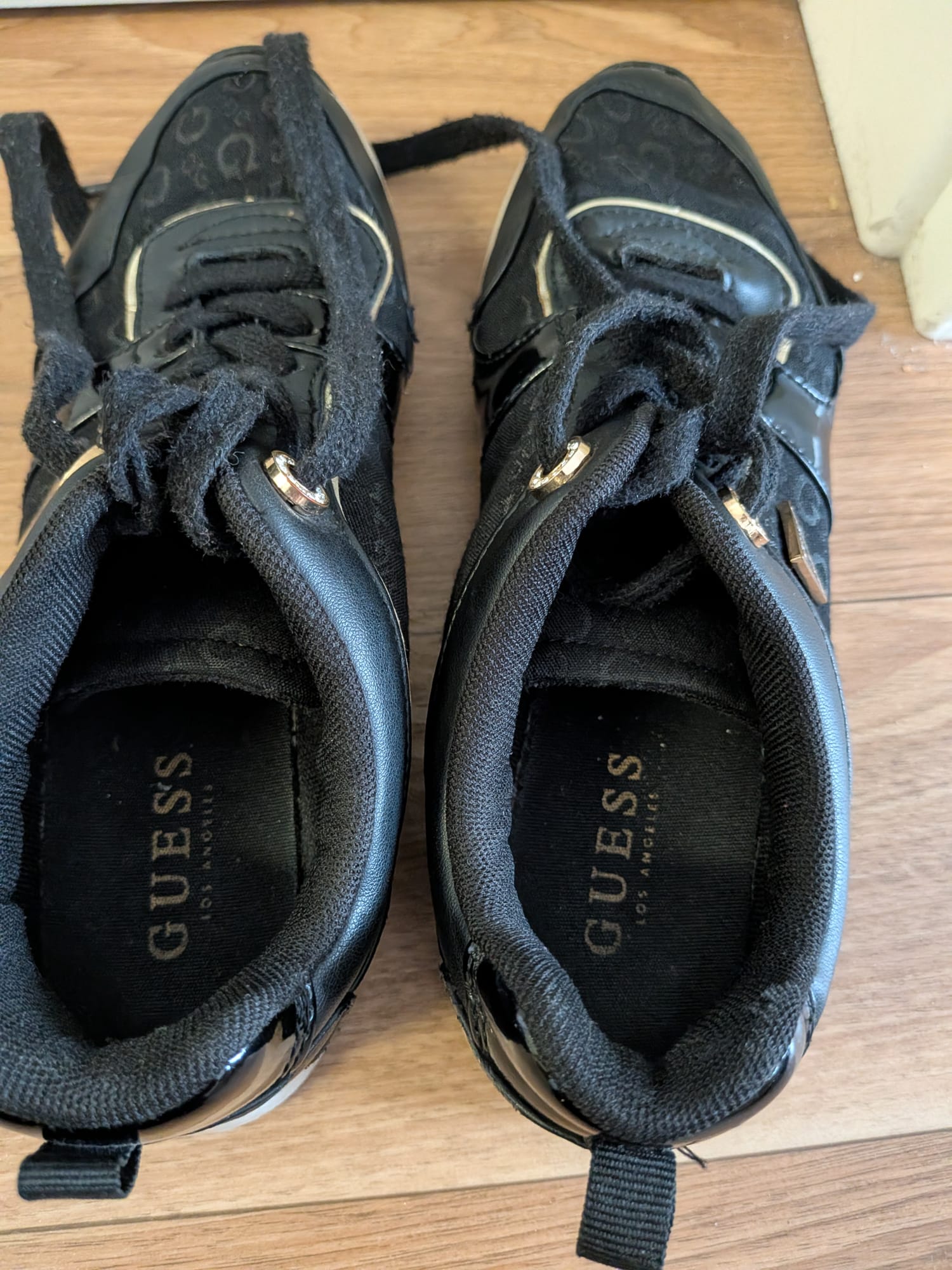 Guess “Jolies” Black & Gold Sneakers Women US 6.5 / EU 38 Good Condition