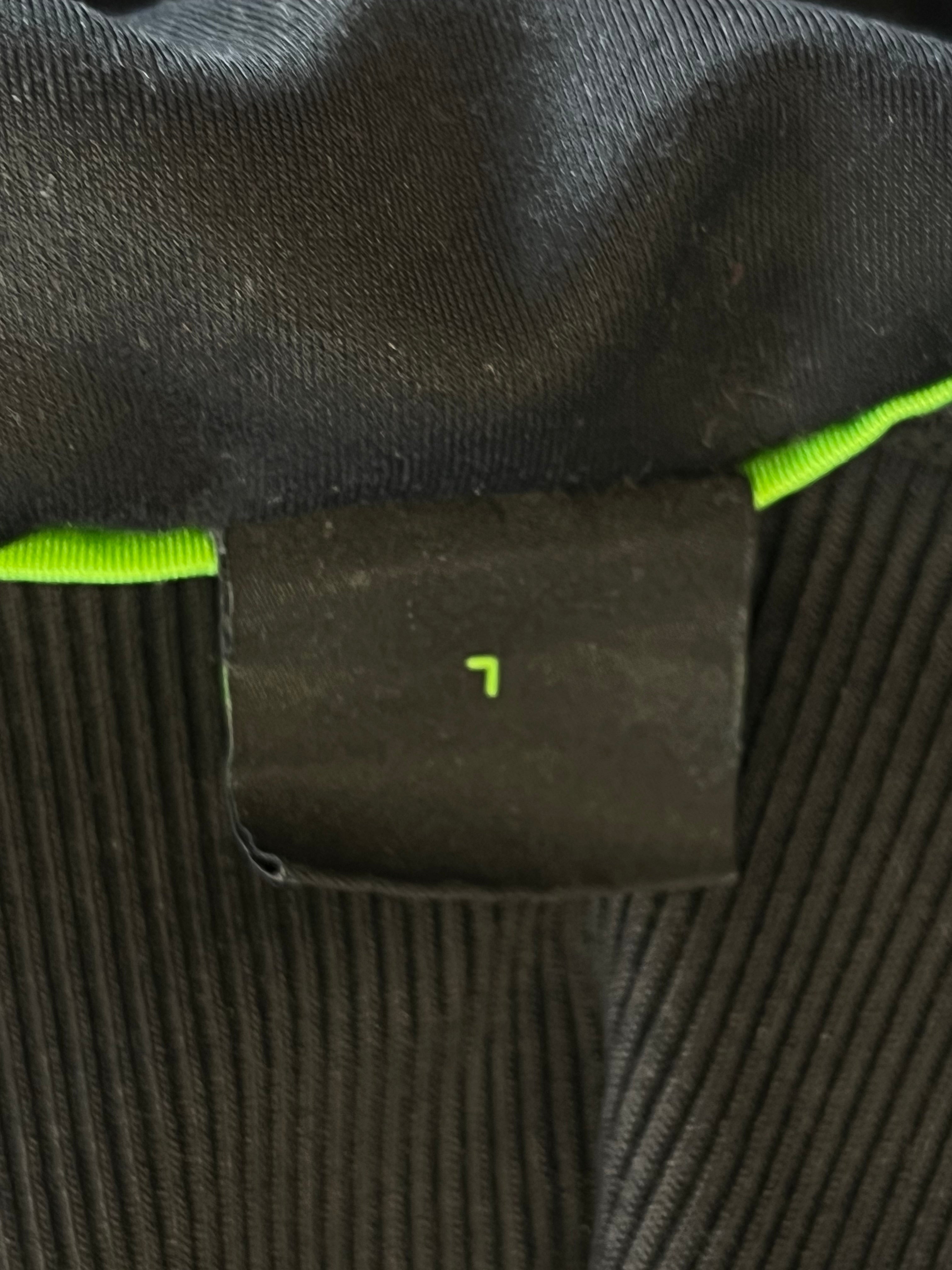 BOSS Athleisure Trainingsanzug Größe M – Schwarz, guter Zustand