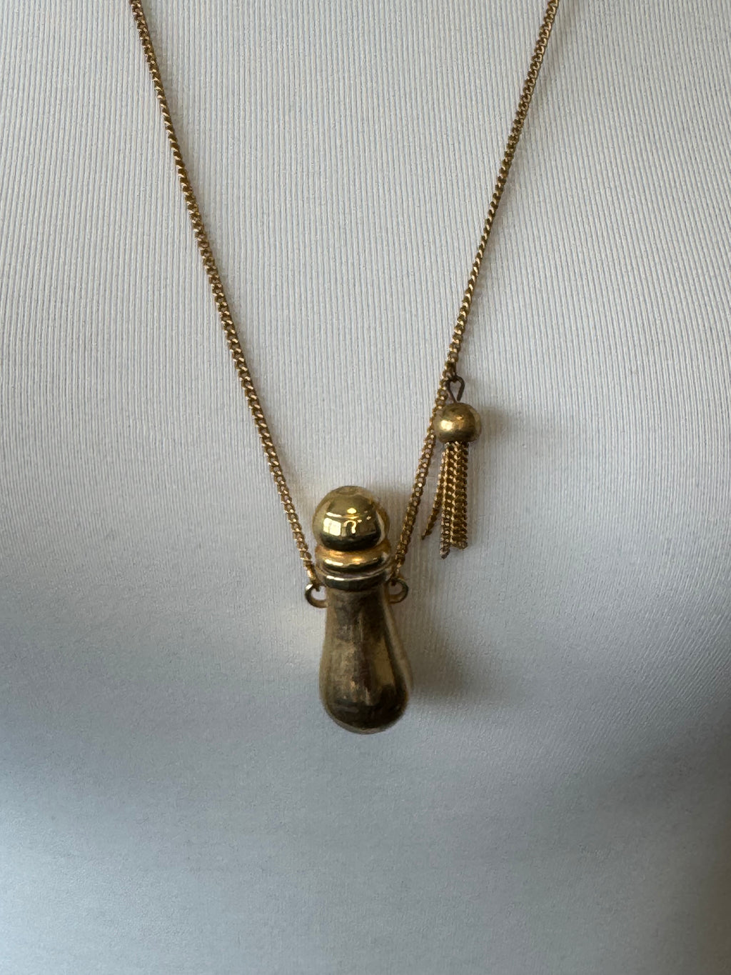 Vintage „Moschus“ Parfümflakon Anhänger, goldfarben, 5 cm, guter Zustand