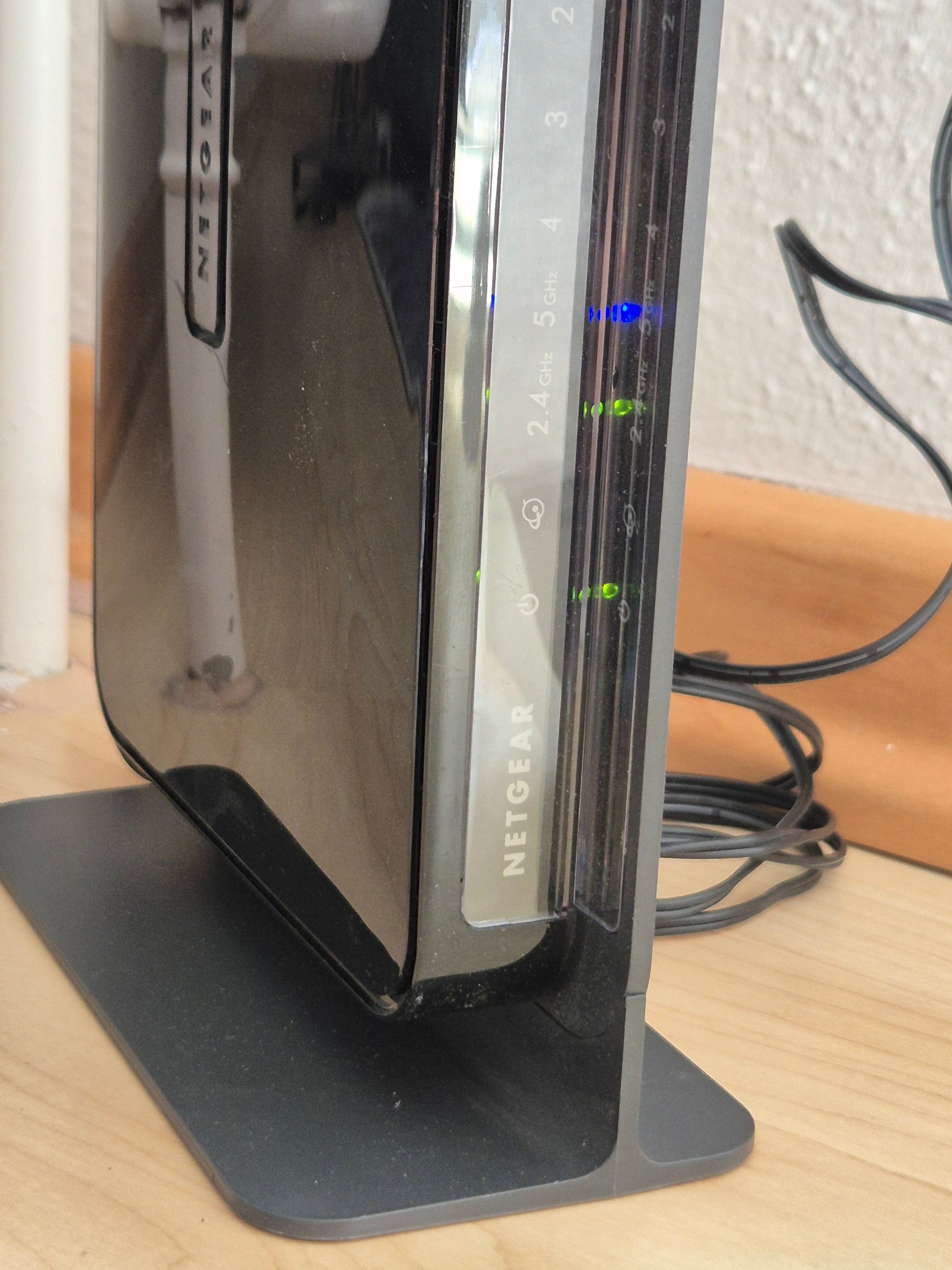 Netgear N600 WNDR3700v3 Dual-Band Gigabit WLAN Router Schwarz + Netzteil