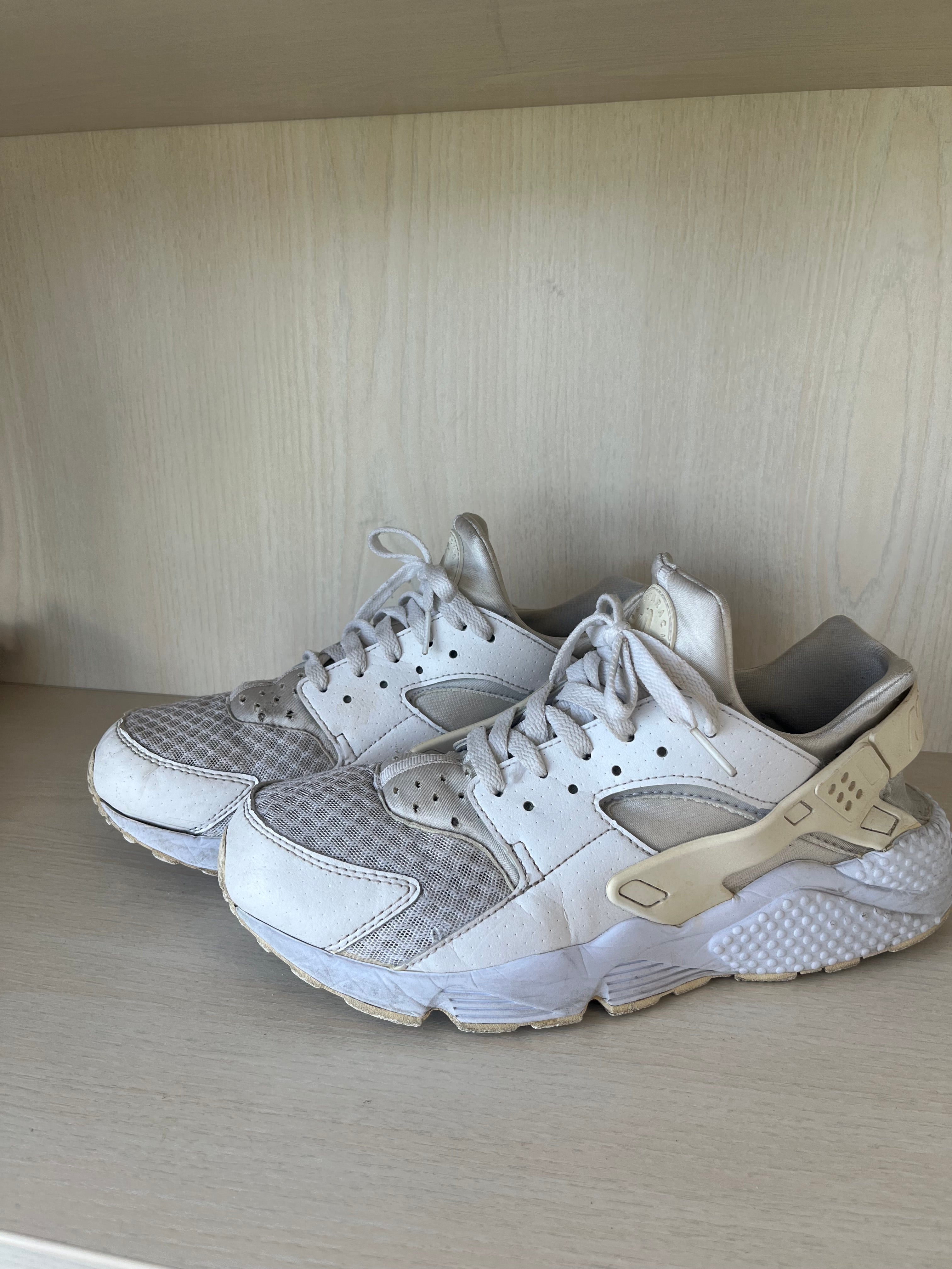 Nike Air Huarache “Triple White” – EU 44.5, Normal Use